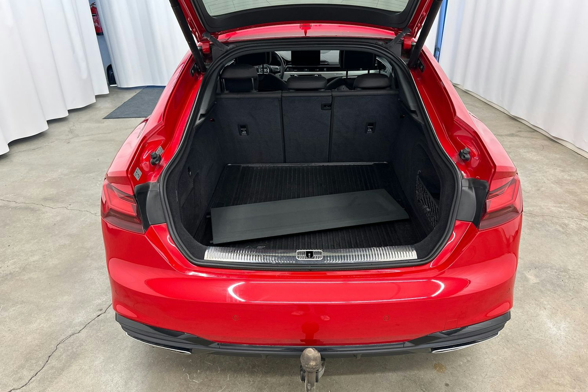 Punainen Audi A5 2020 kuva 25.