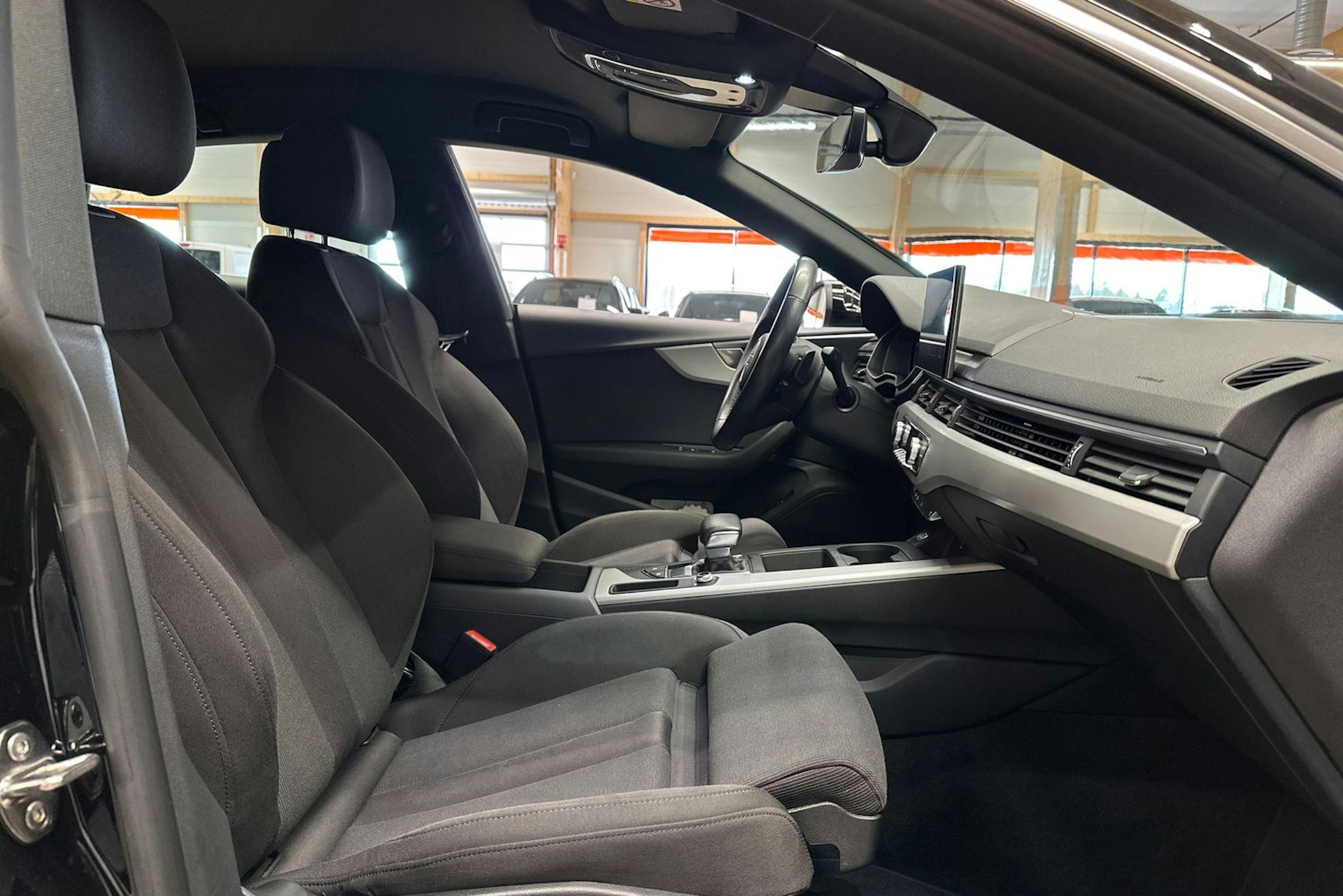 musta Audi A5 2021 kuva 15.