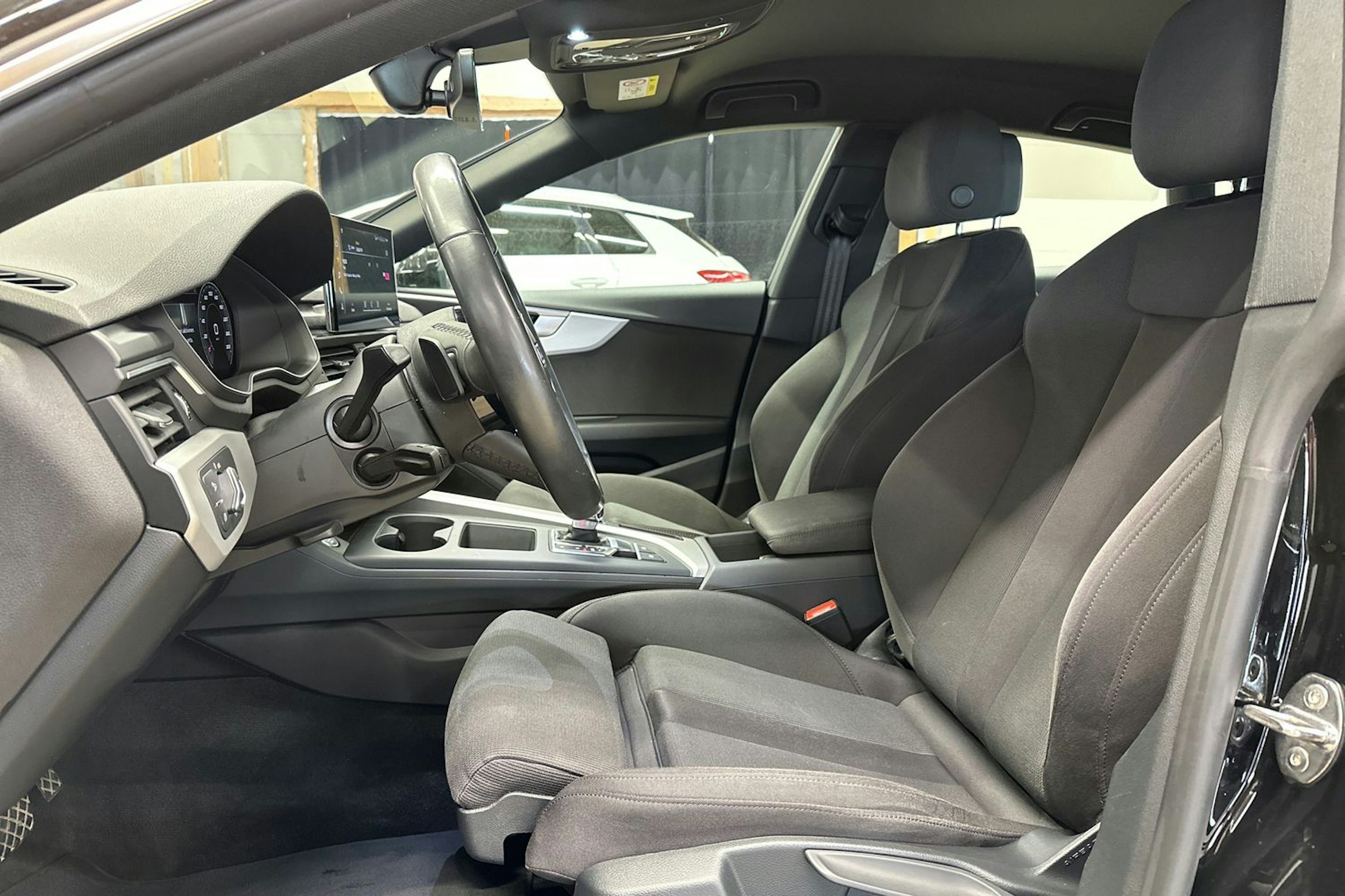 musta Audi A5 2021 kuva 17.
