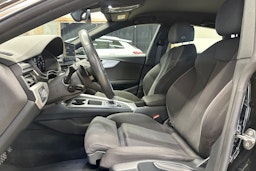 musta Audi A5 2021 kuva 17.
