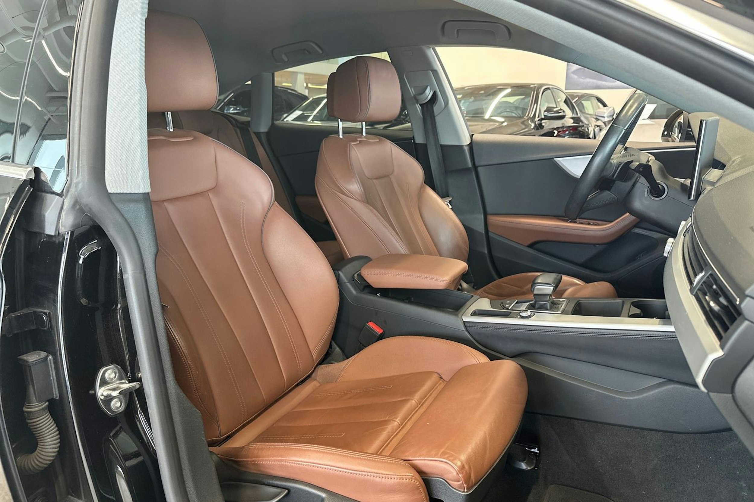 musta Audi A5 2021 kuva 20.