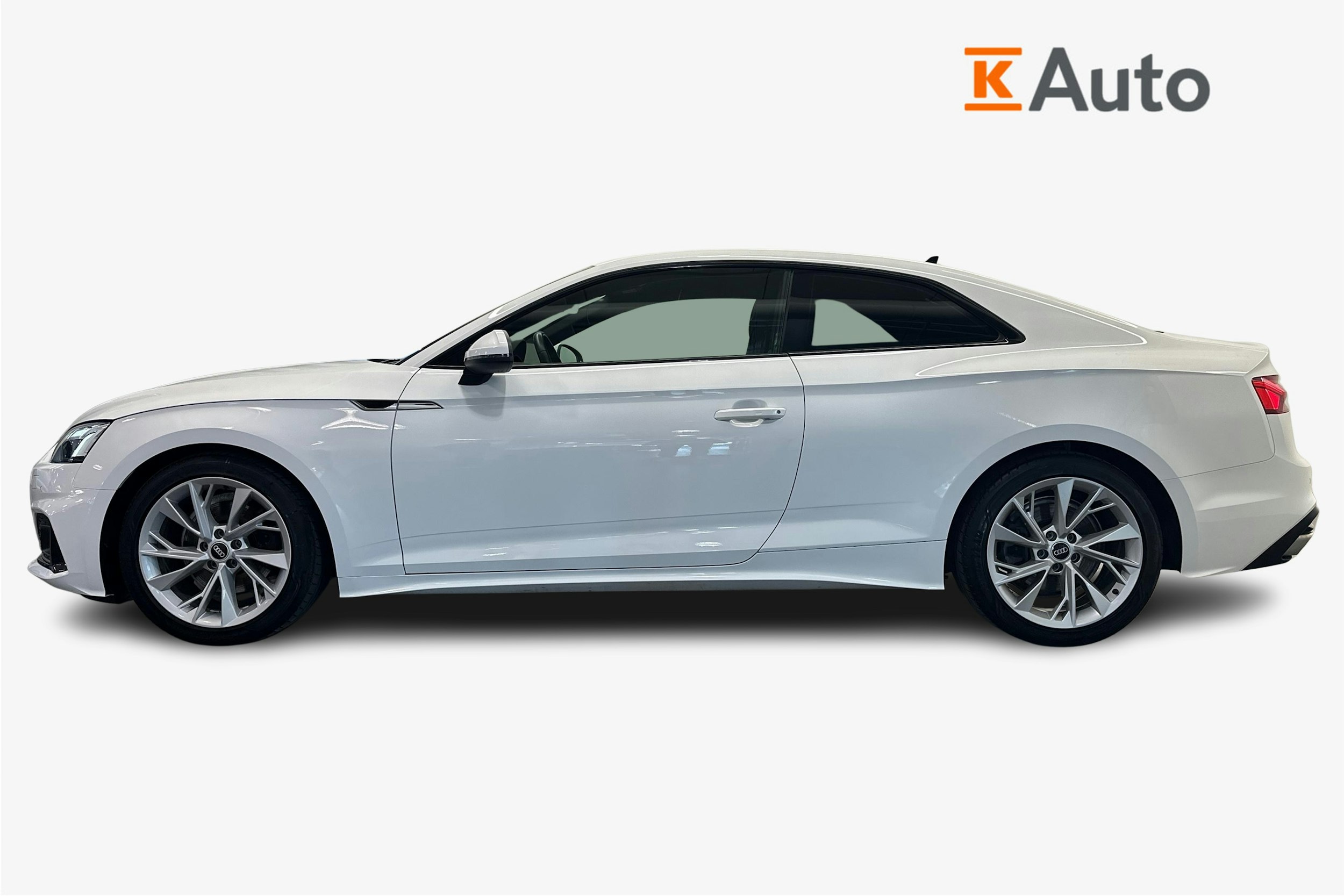 valkoinen Audi A5 2021 kuva 6.