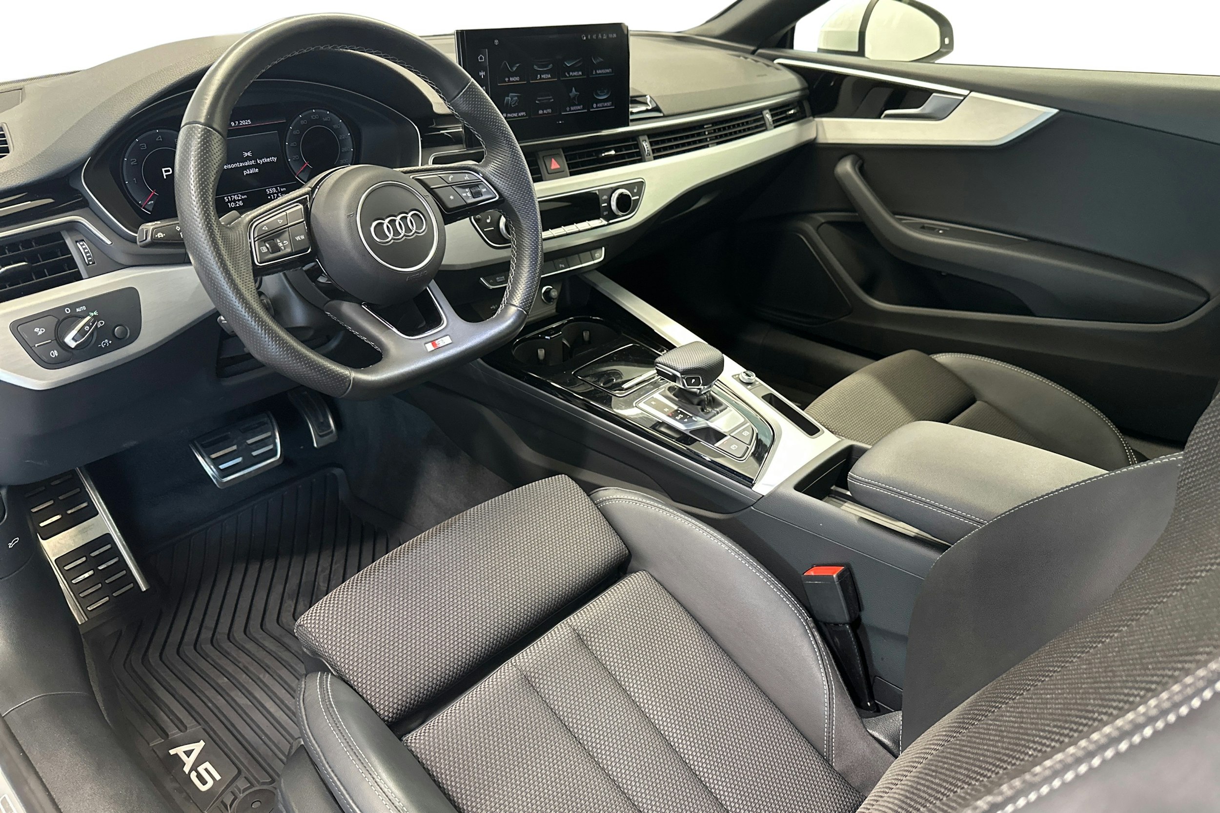valkoinen Audi A5 2021 kuva 7.