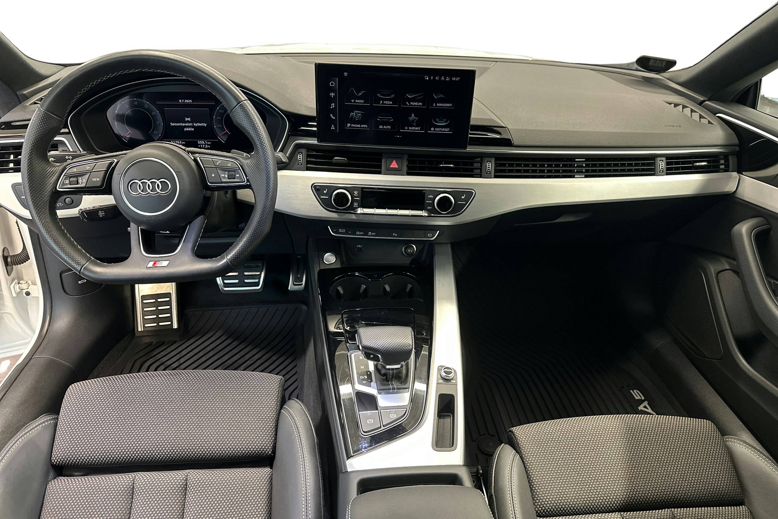 valkoinen Audi A5 2021 kuva 9.
