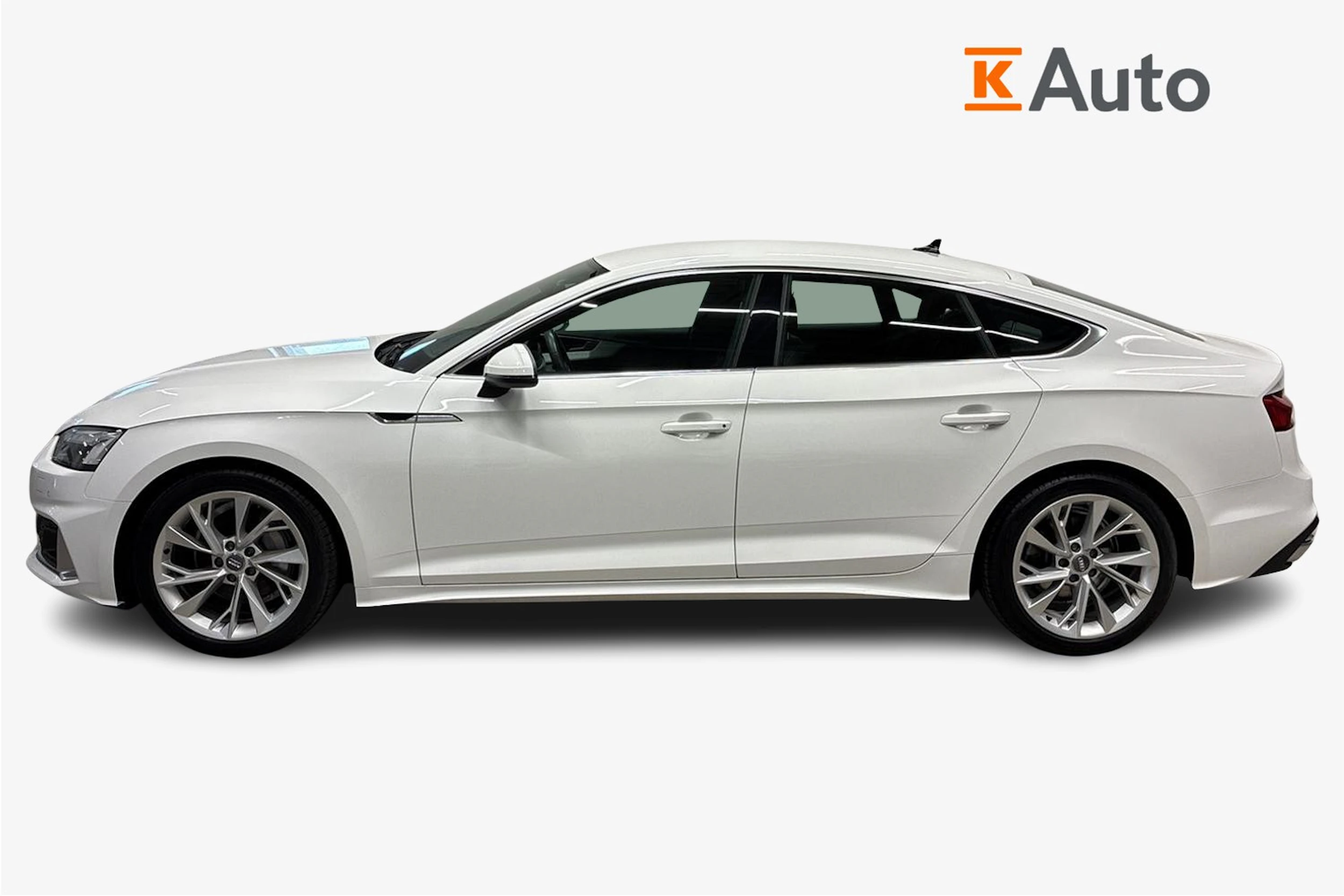 valkoinen Audi A5 2021 kuva 5.