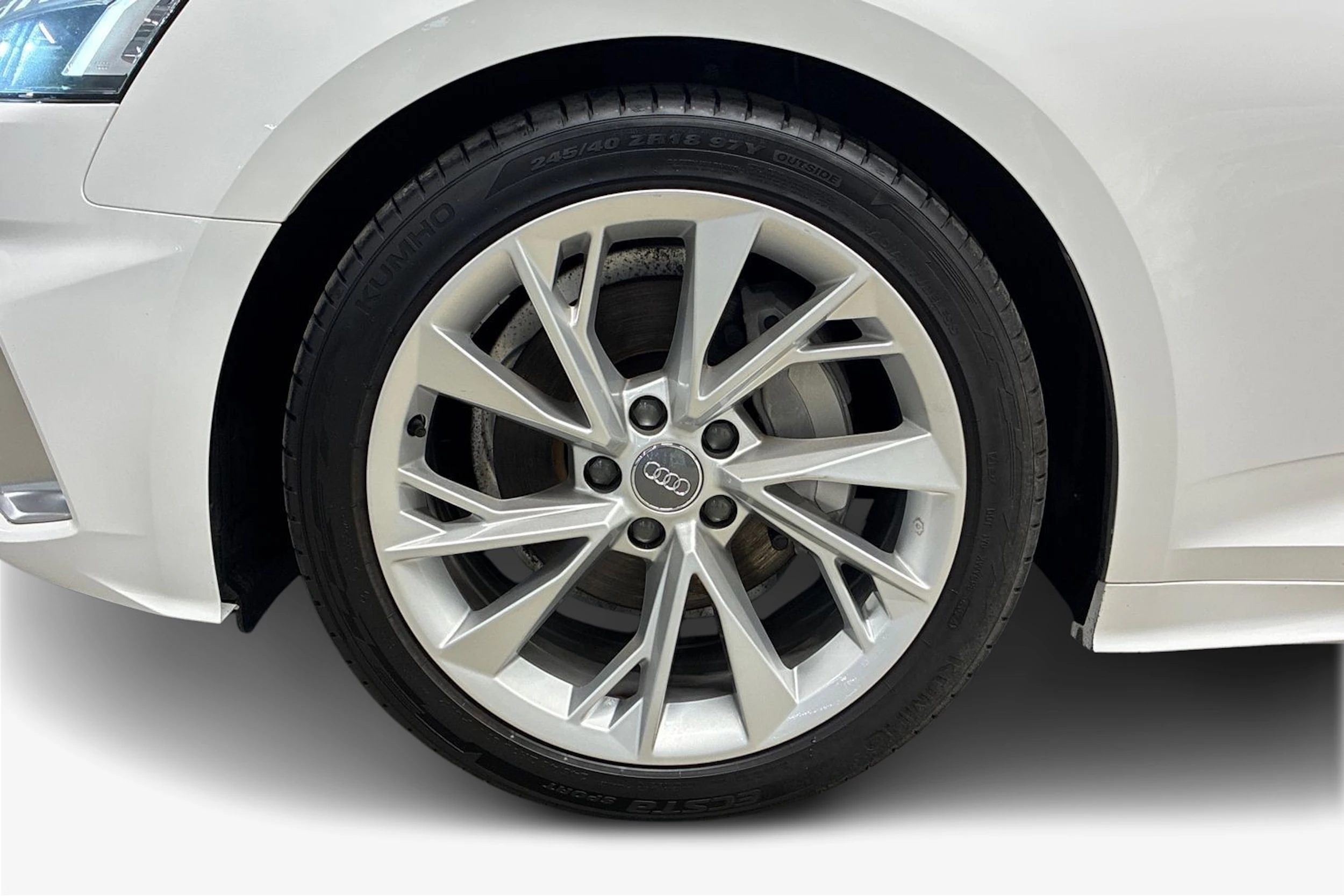 valkoinen Audi A5 2021 kuva 9.