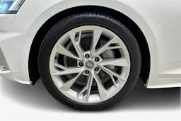 valkoinen Audi A5 2021 kuva 9.