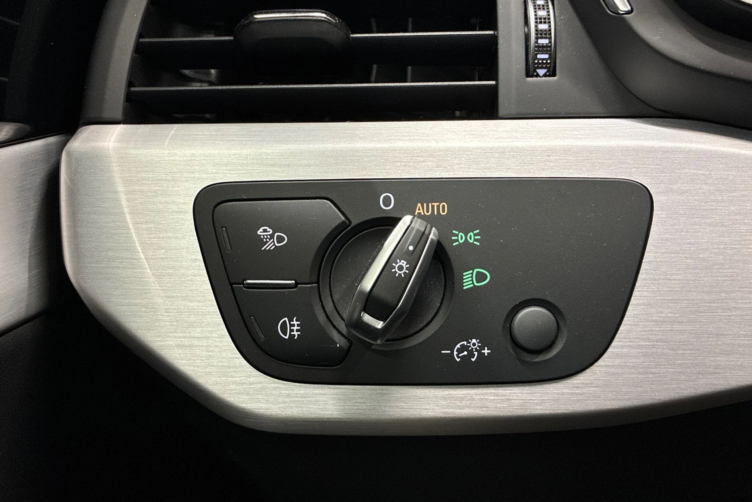 valkoinen Audi A5 2021 kuva 19.