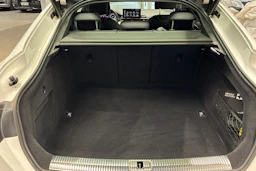 valkoinen Audi A5 2021 kuva 26.