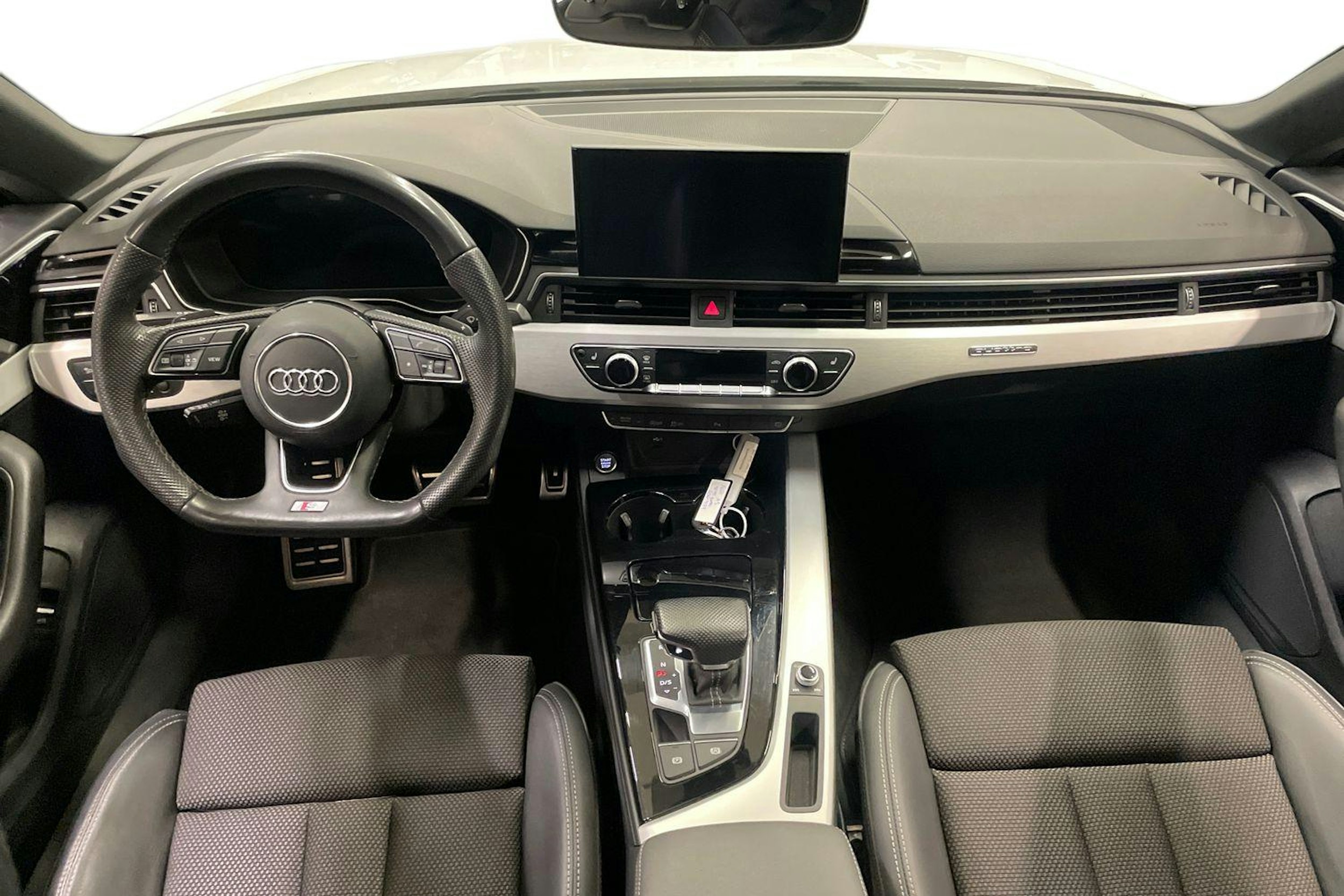 valkoinen Audi A5 2021 kuva 7.