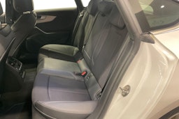 valkoinen Audi A5 2021 kuva 8.