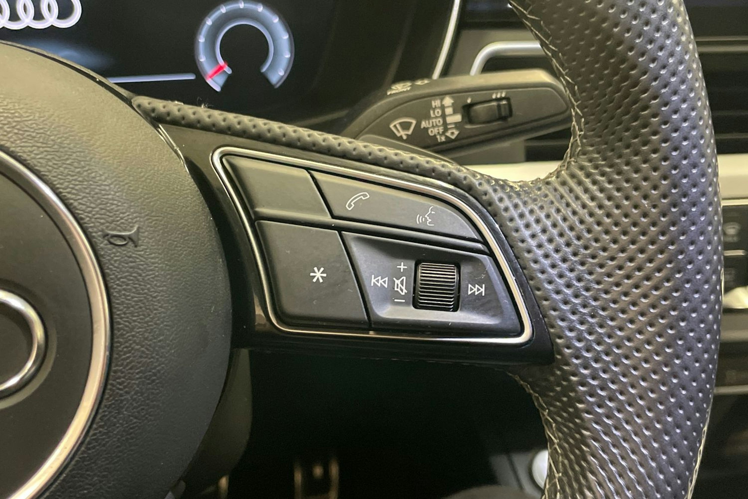 valkoinen Audi A5 2021 kuva 13.