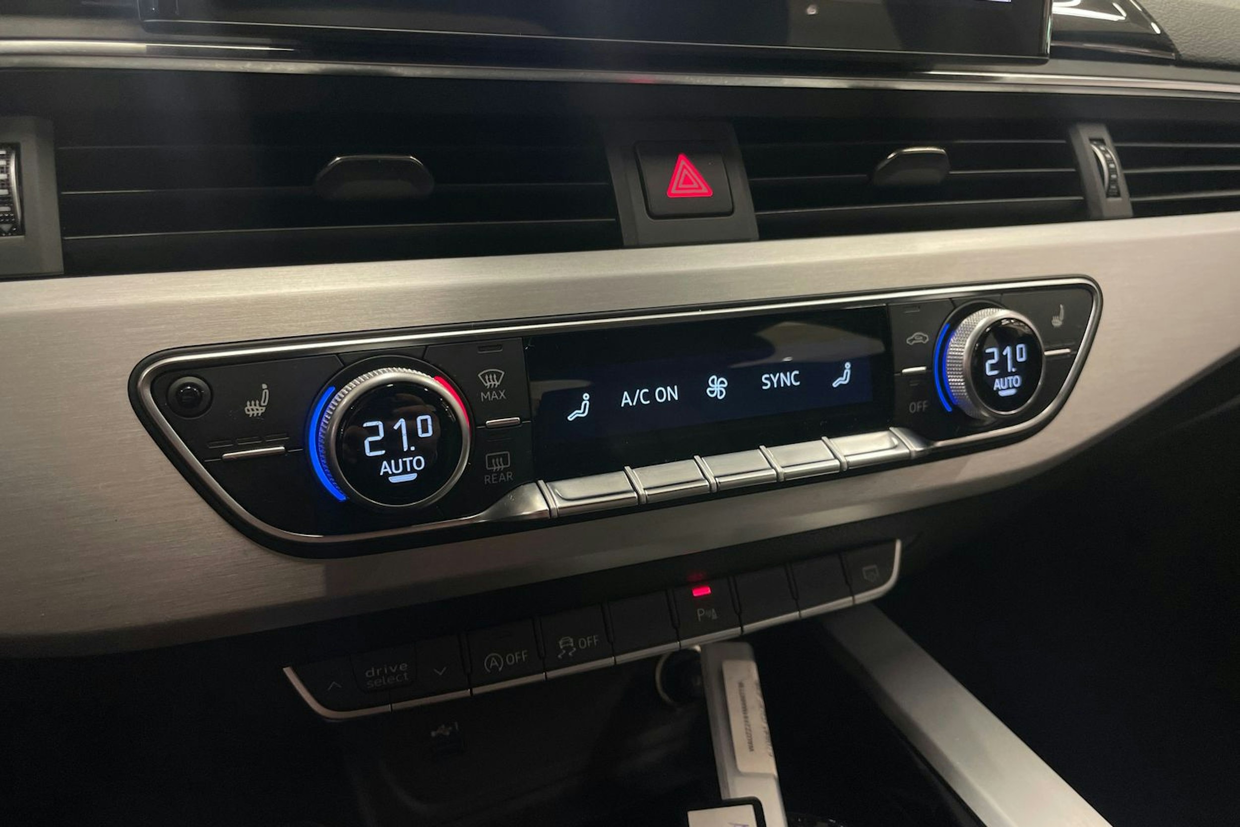 valkoinen Audi A5 2021 kuva 16.