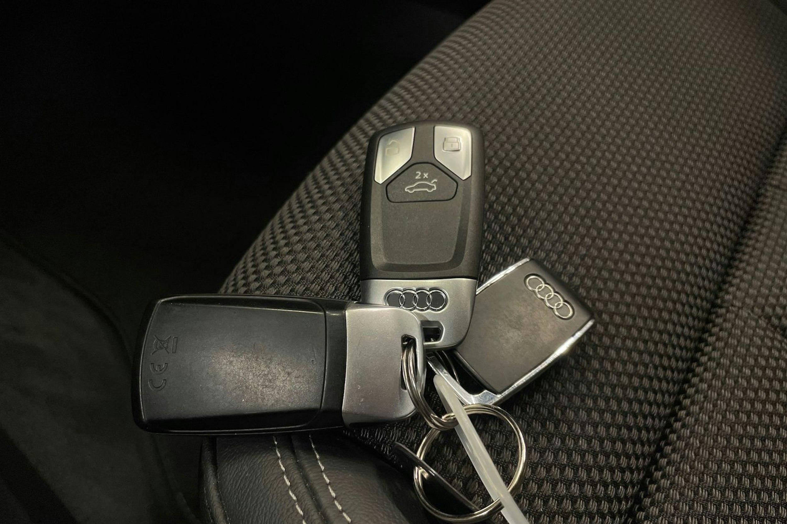 valkoinen Audi A5 2021 kuva 17.