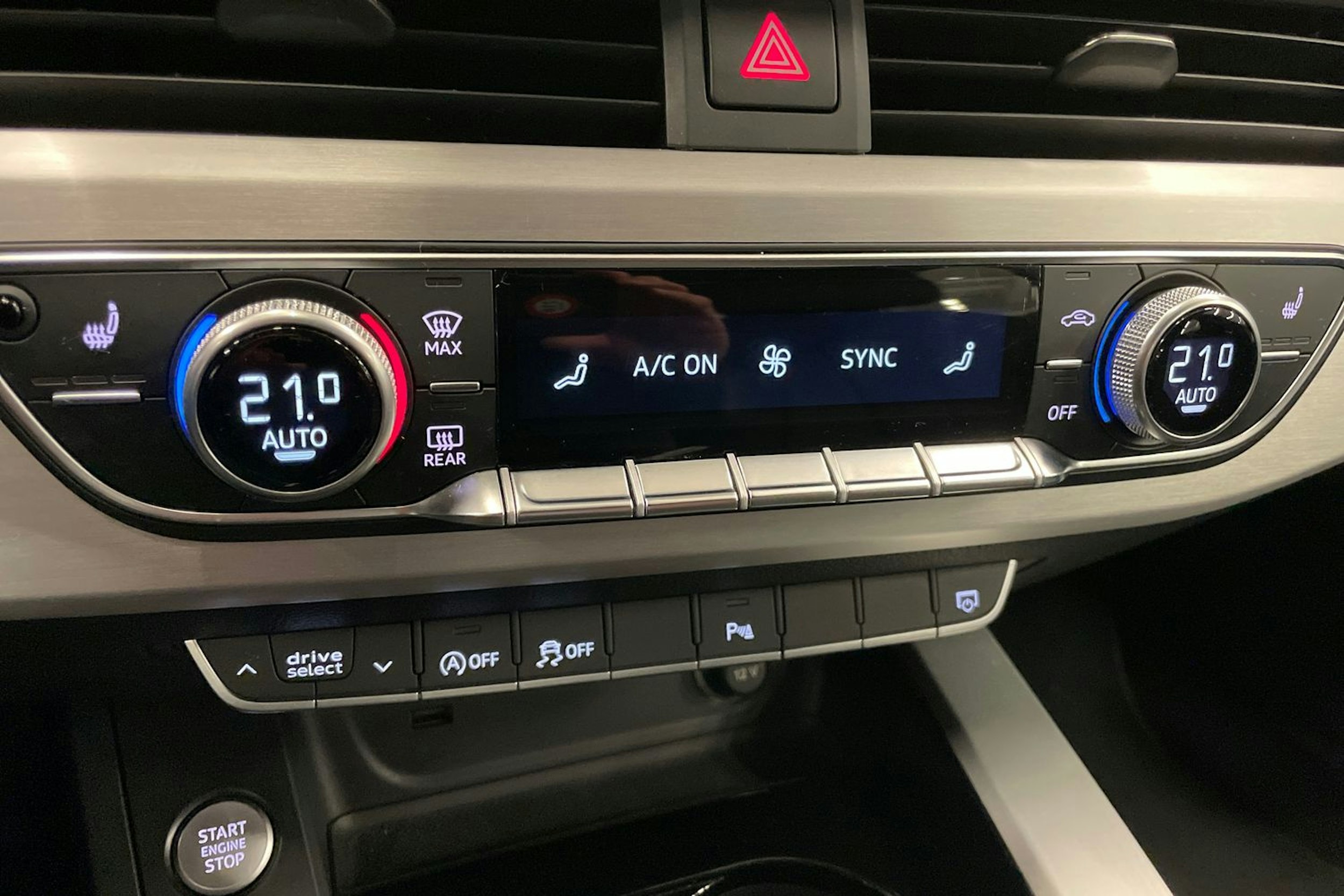 valkoinen Audi A5 2021 kuva 28.