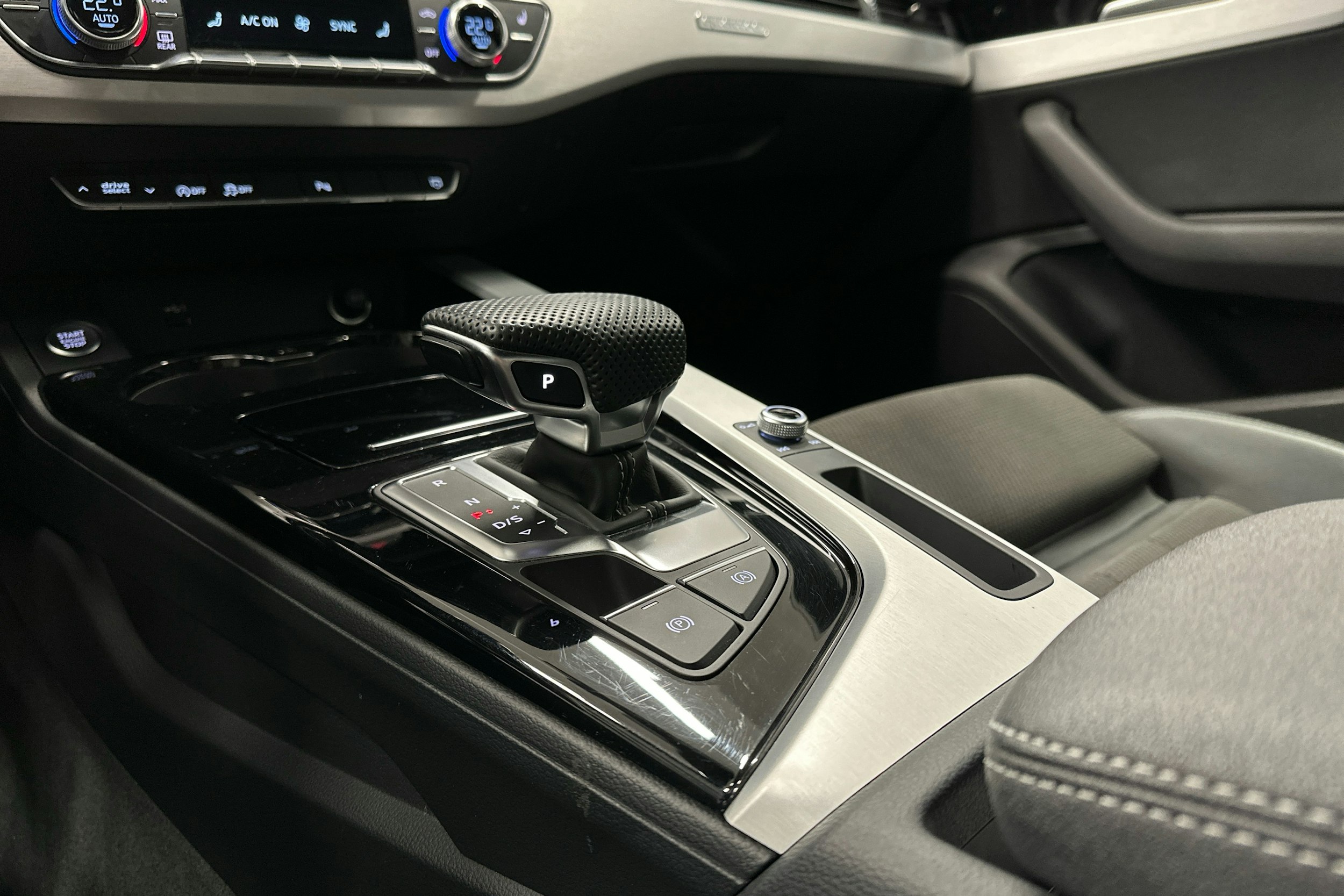 hopea Audi A5 2021 kuva 17.