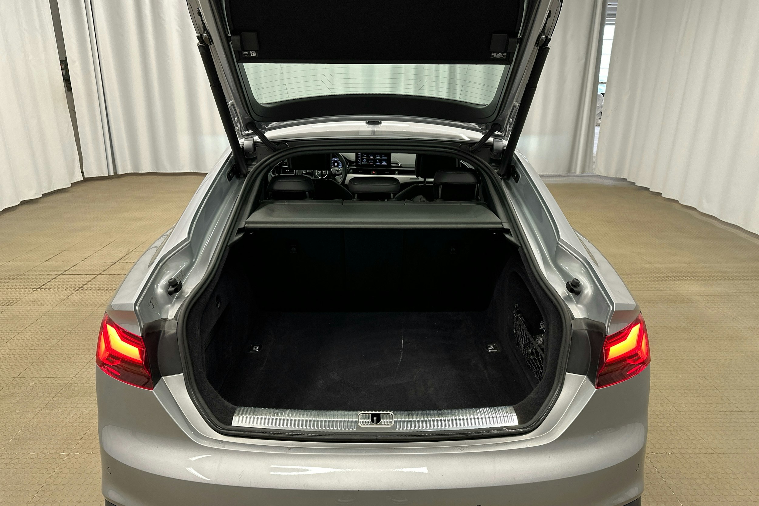 hopea Audi A5 2021 kuva 21.
