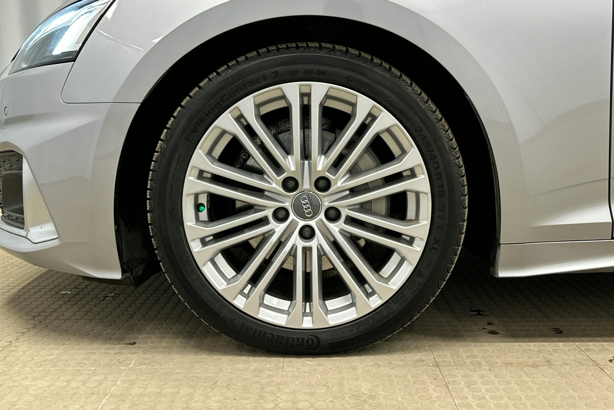hopea Audi A5 2021 kuva 24.