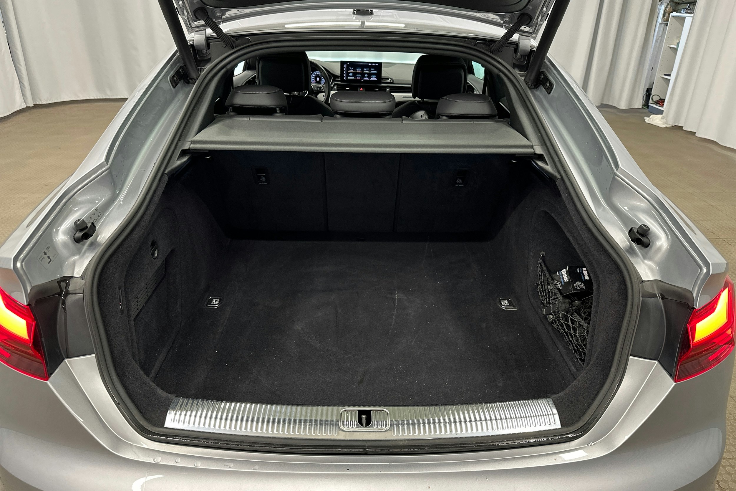 hopea Audi A5 2021 kuva 27.