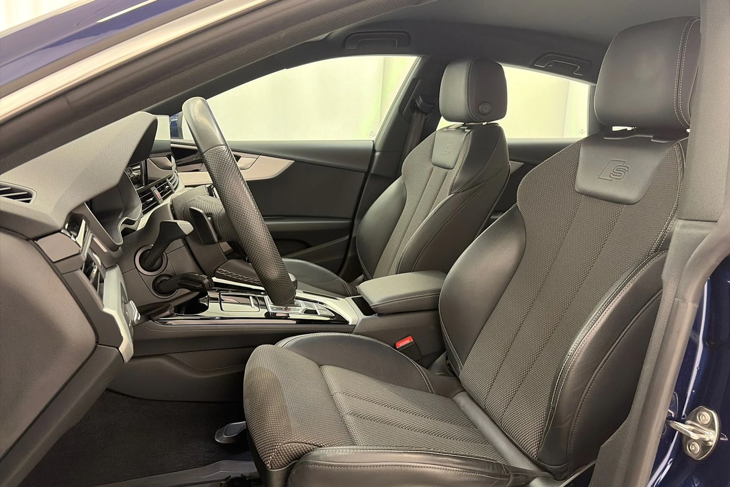 Sininen Audi A5 2021 kuva 14.