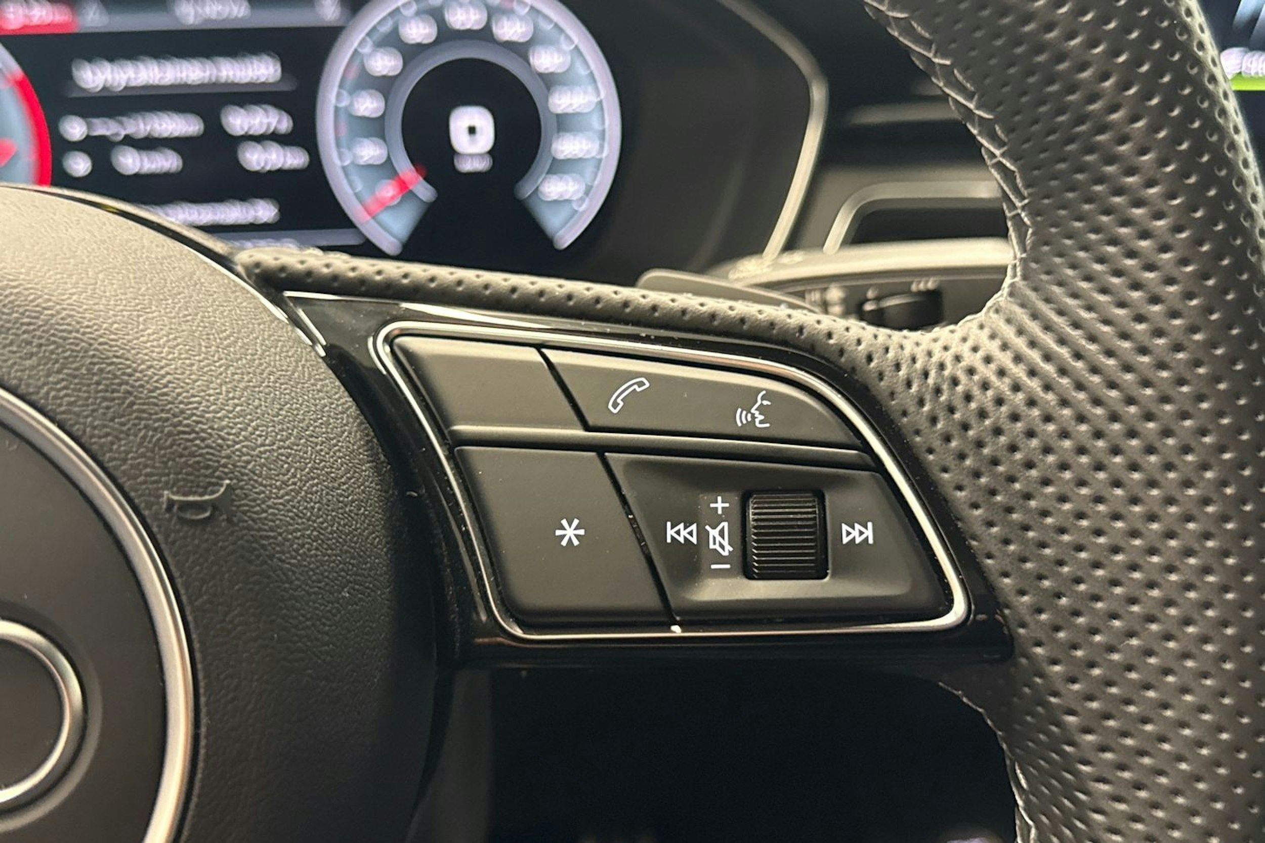 valkoinen Audi A5 2021 kuva 16.