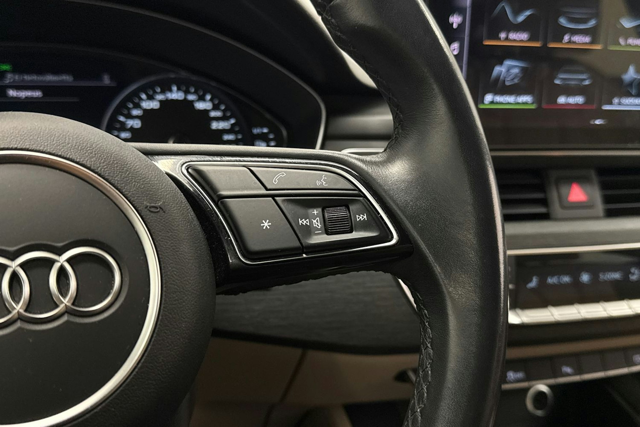 sininen Audi A5 2021 kuva 16.