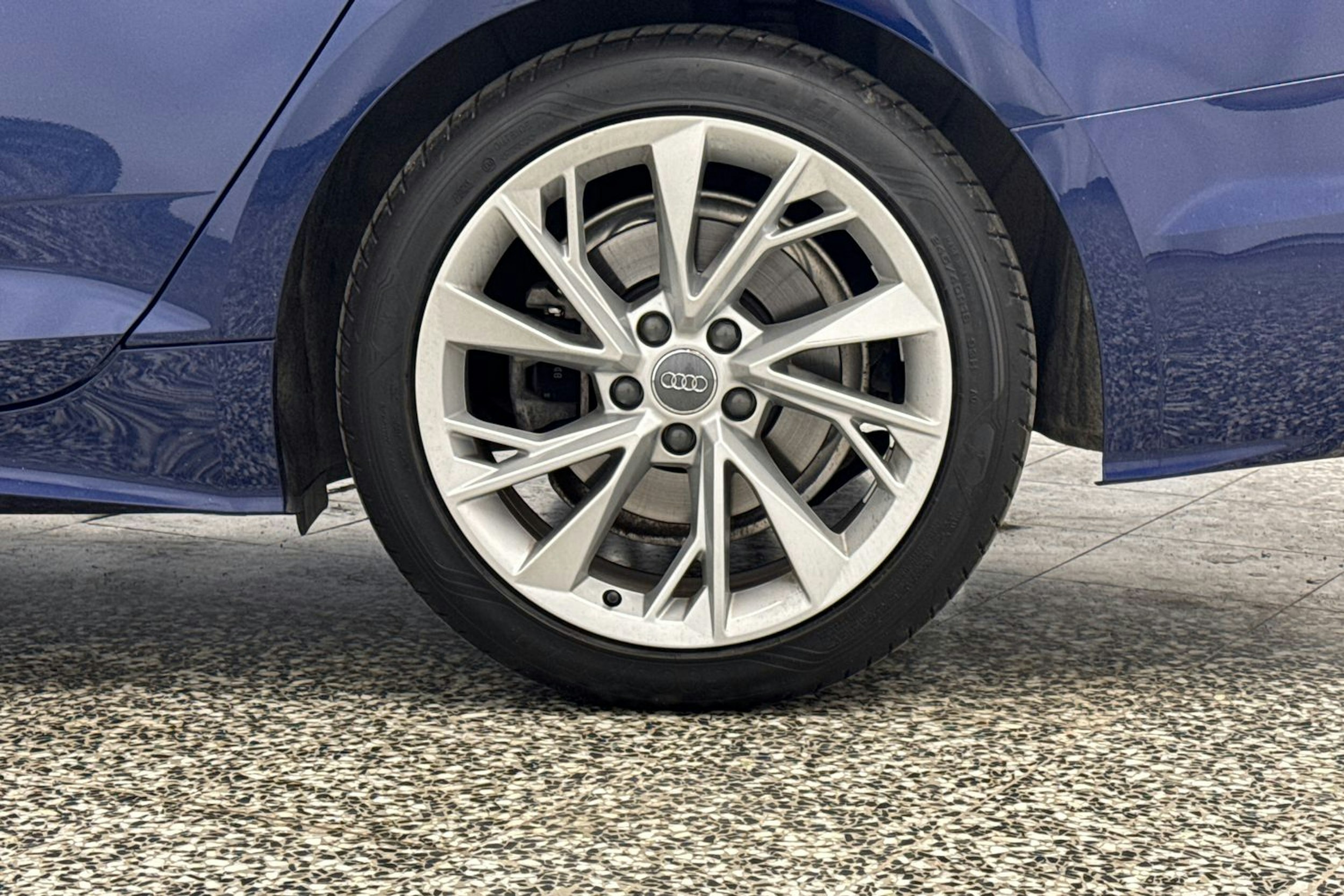 sininen Audi A5 2021 kuva 40.