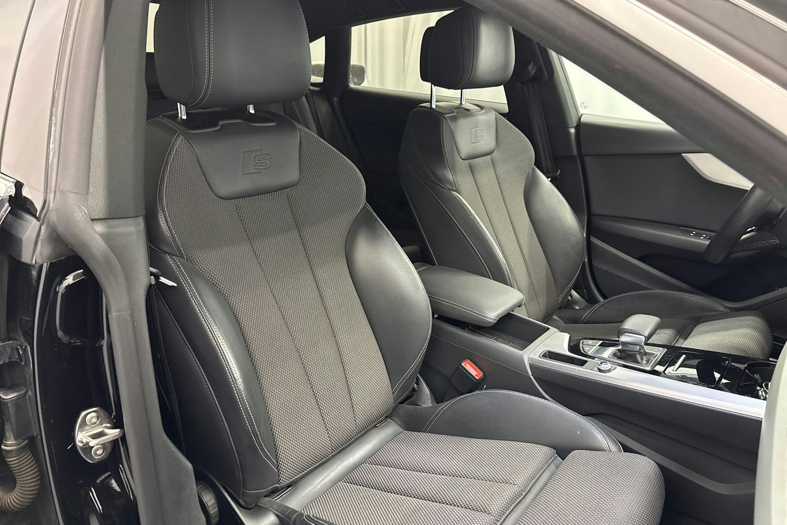 musta Audi A5 2021 kuva 14.
