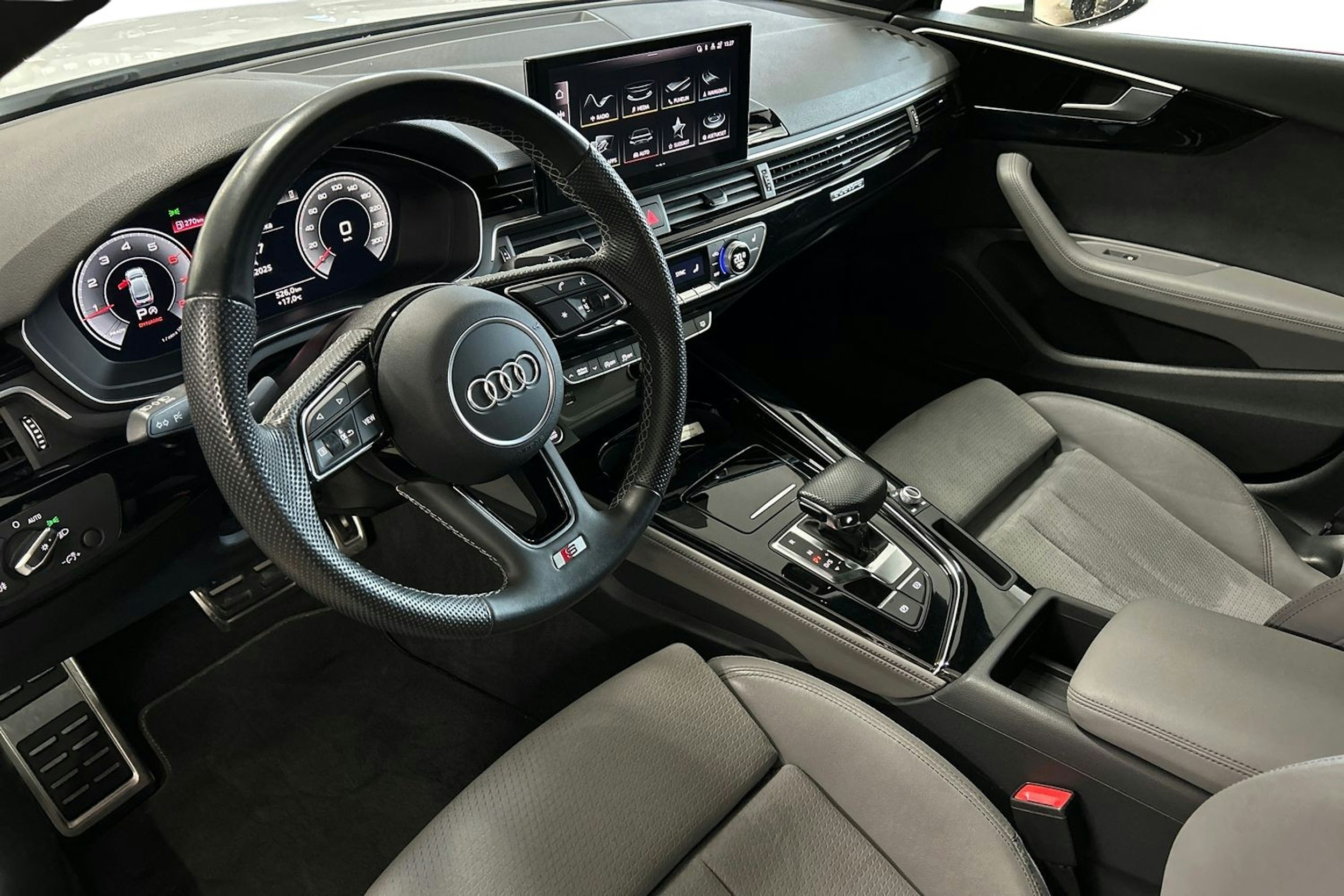 Valkoinen Audi A5 2021 kuva 7.