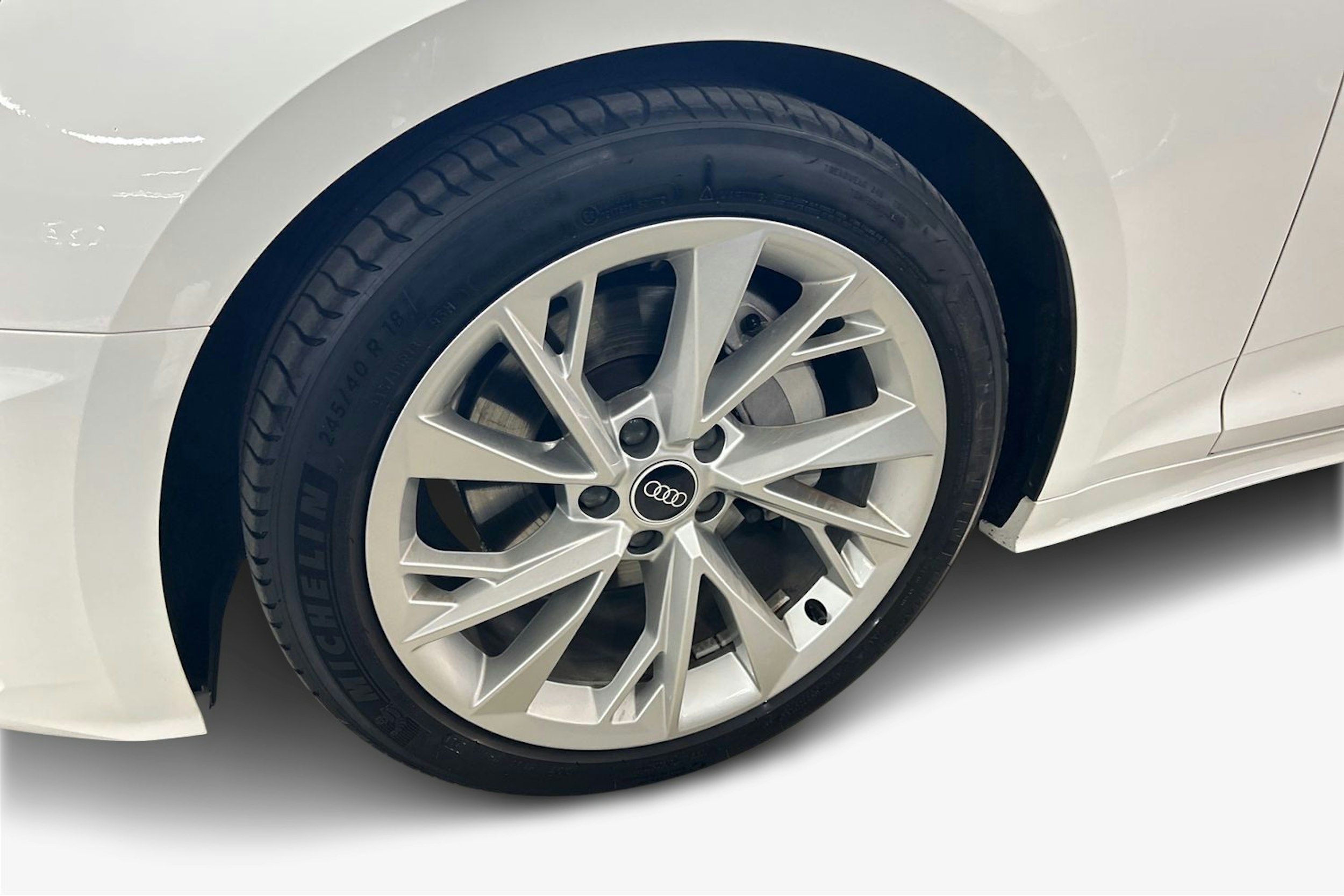 Valkoinen Audi A5 2021 kuva 11.