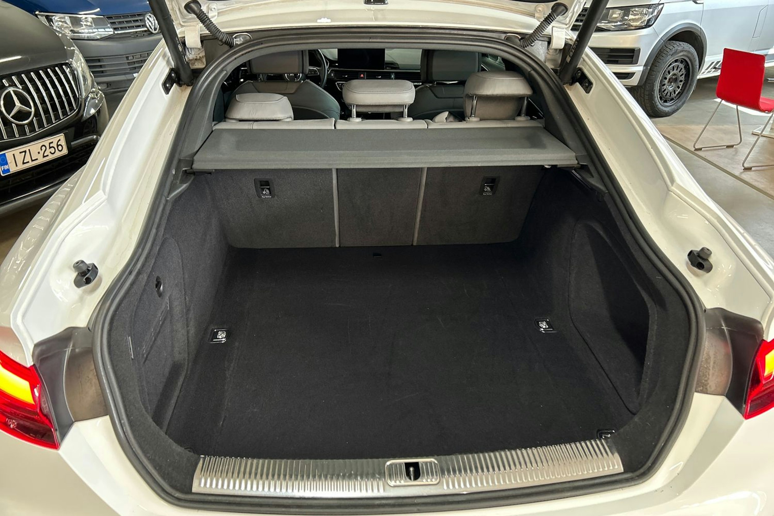 Valkoinen Audi A5 2021 kuva 14.