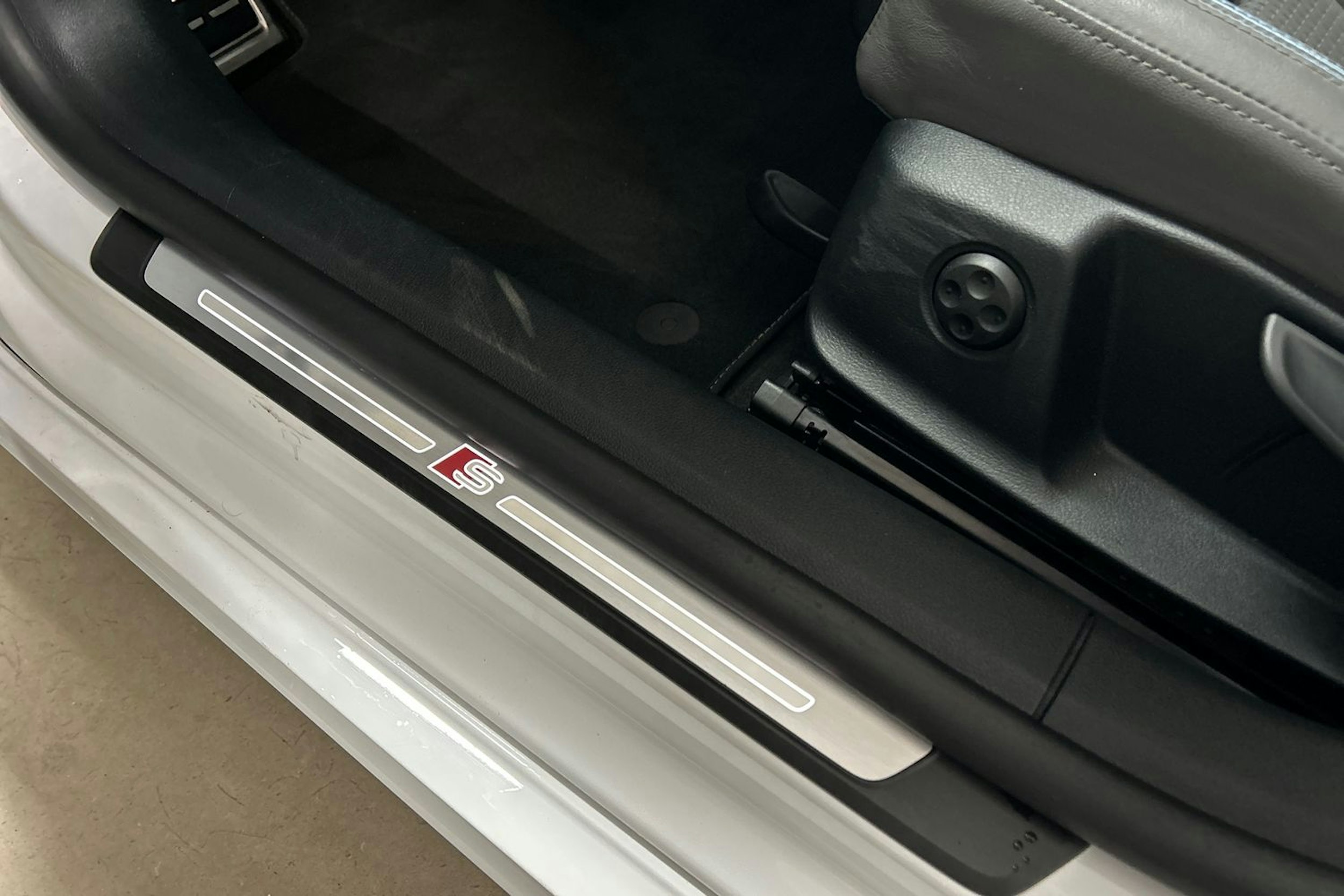Valkoinen Audi A5 2021 kuva 17.