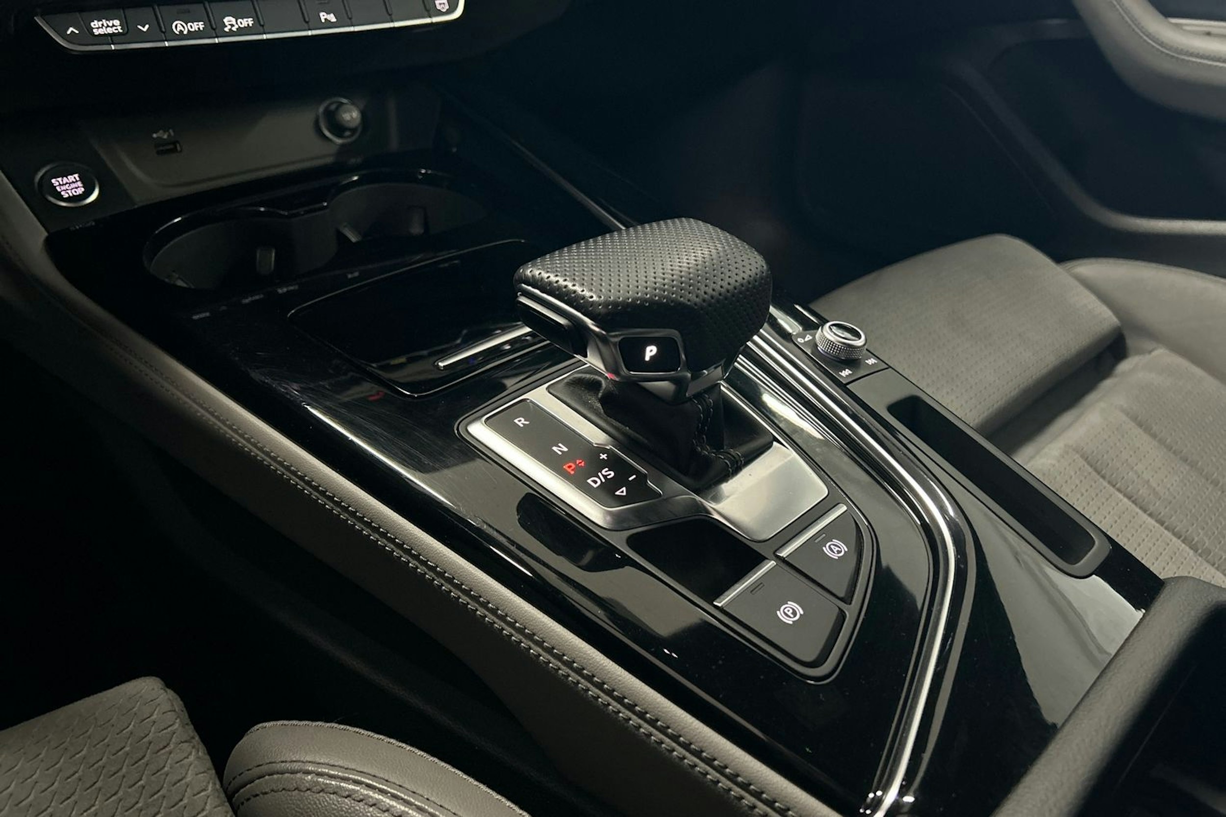 Valkoinen Audi A5 2021 kuva 32.