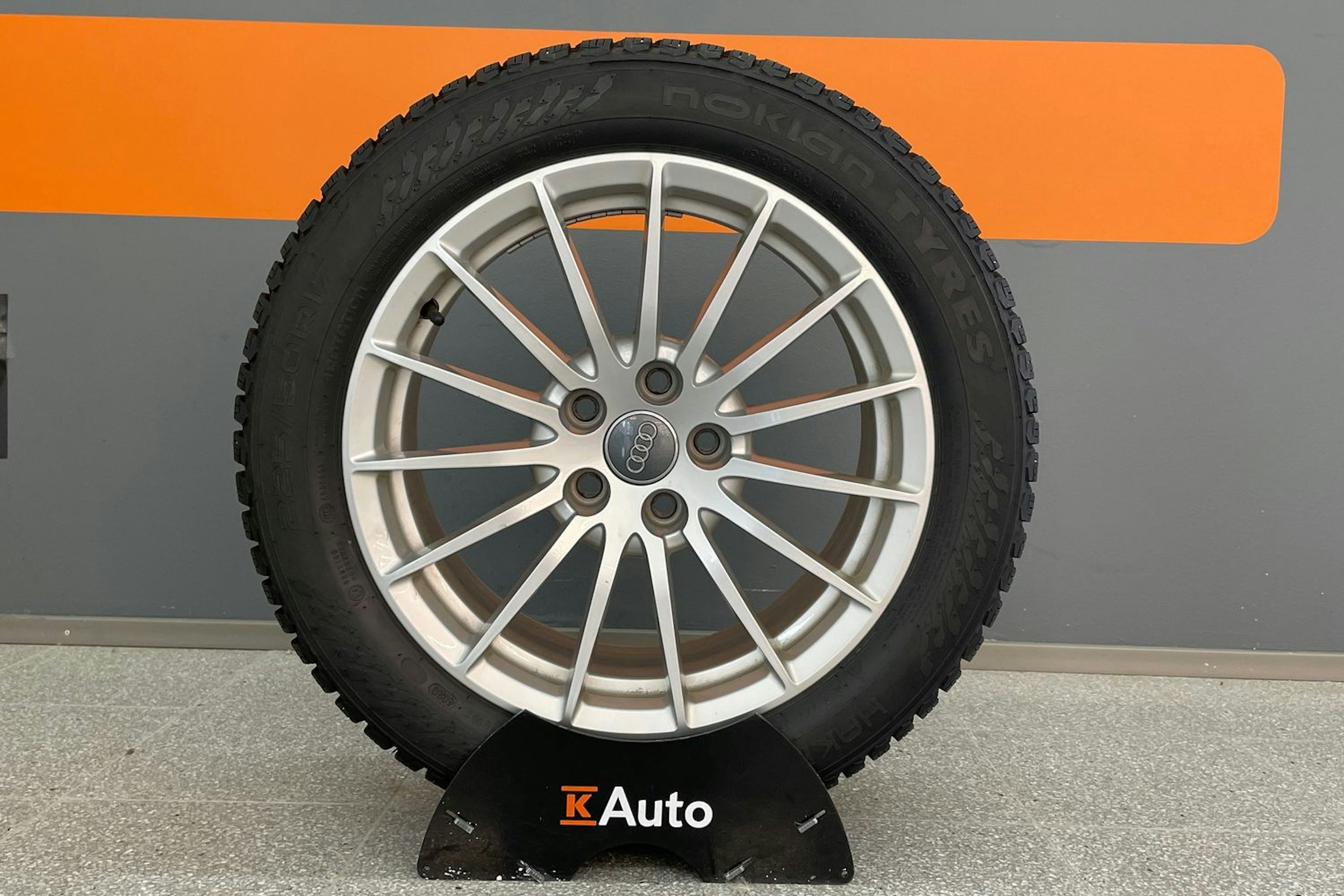 sininen Audi A5 2021 kuva 13.