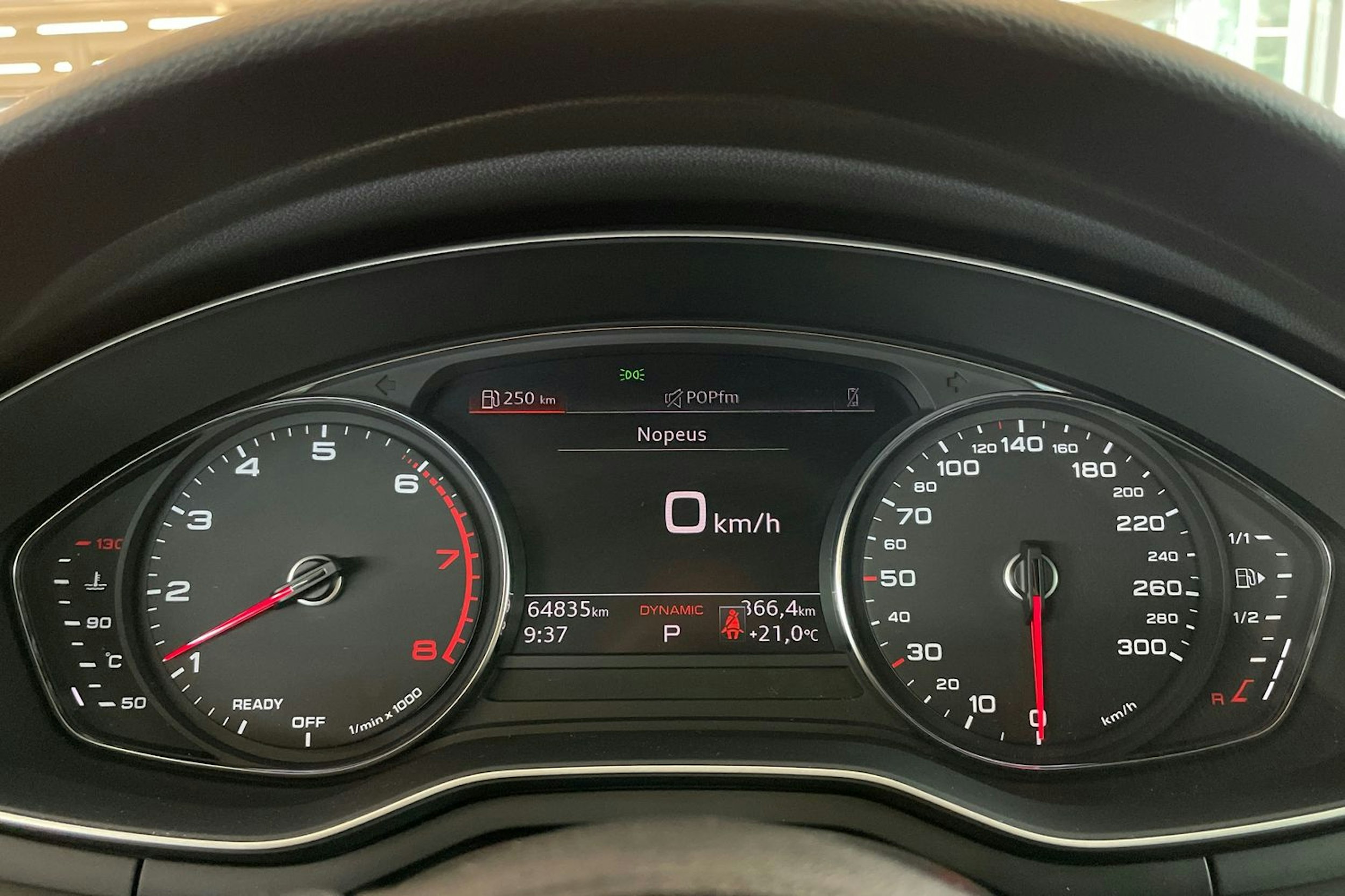 sininen Audi A5 2021 kuva 16.