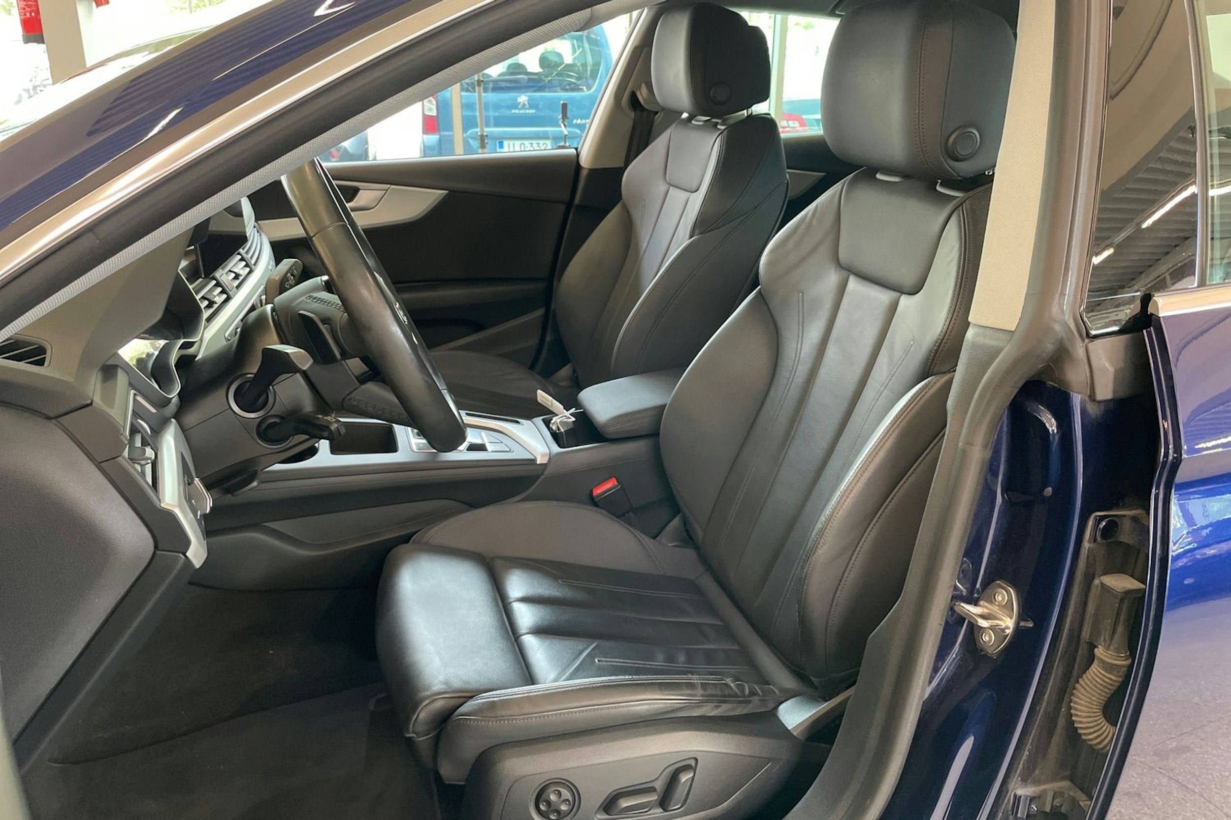 sininen Audi A5 2021 kuva 29.
