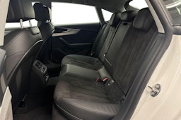 valkoinen Audi A5 2021 kuva 10.