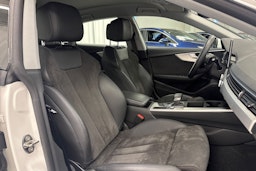 valkoinen Audi A5 2021 kuva 13.