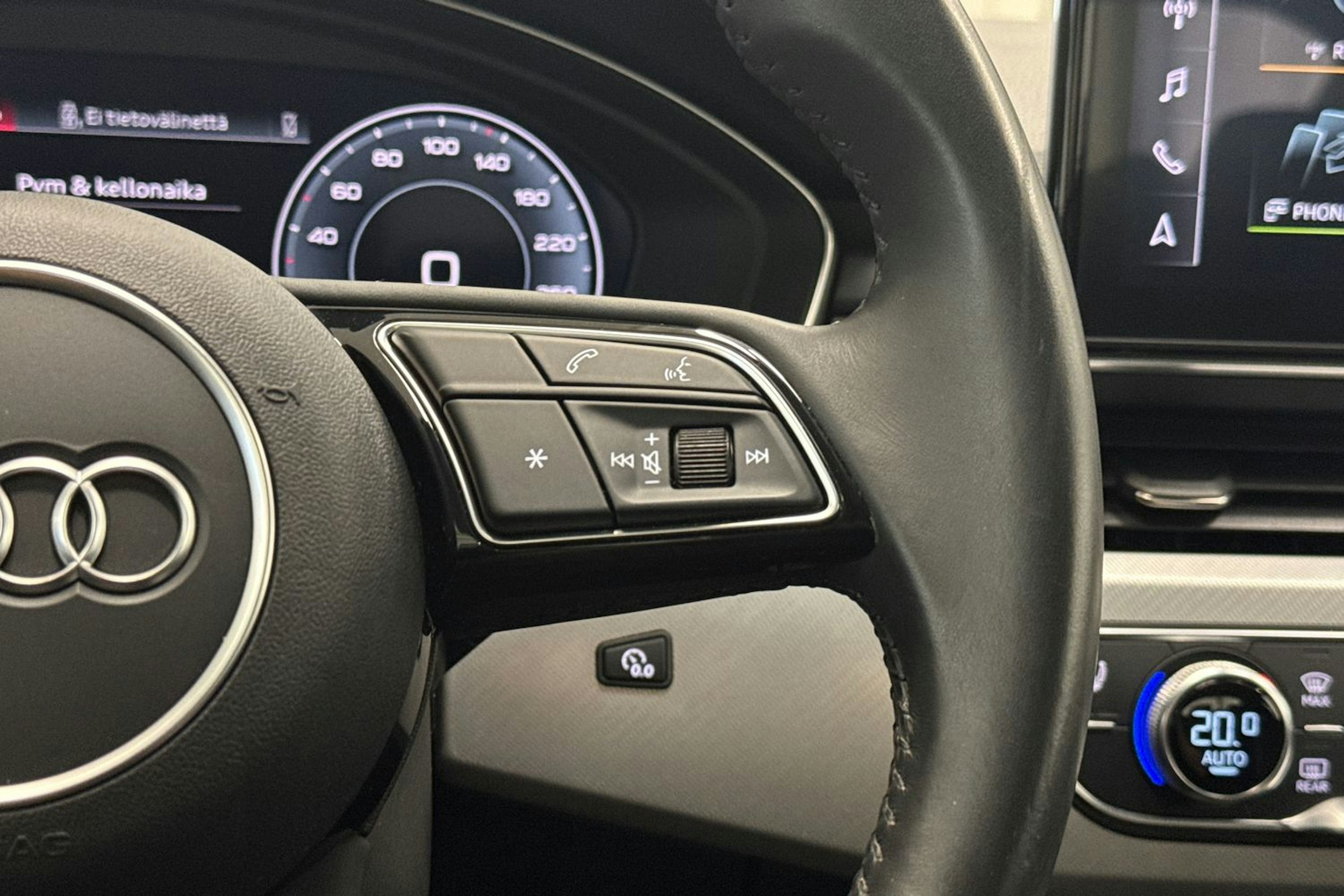 valkoinen Audi A5 2021 kuva 16.