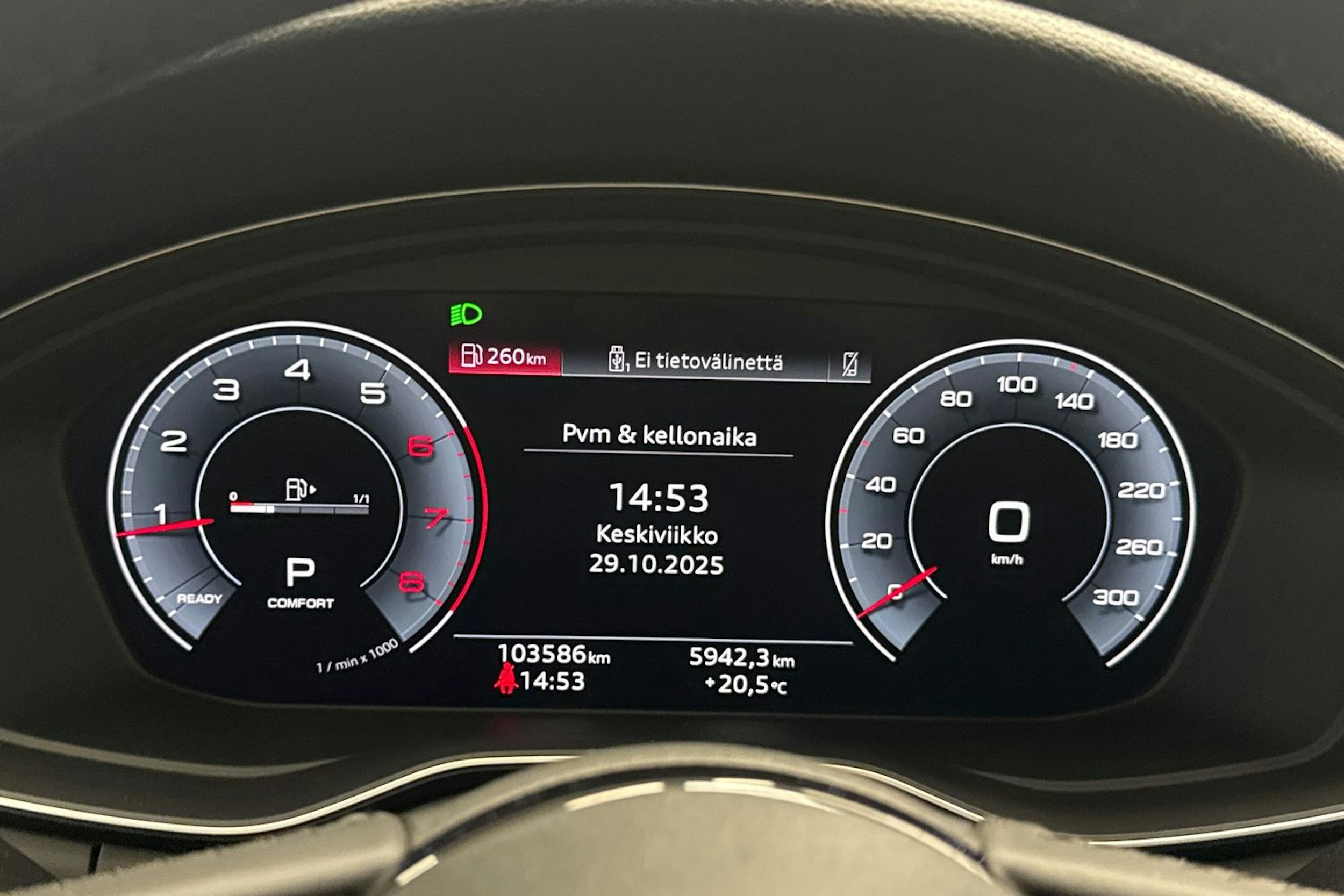 valkoinen Audi A5 2021 kuva 18.