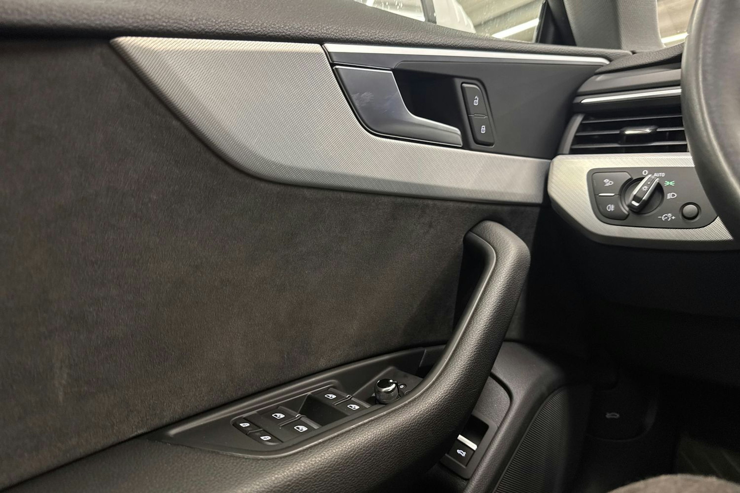 valkoinen Audi A5 2021 kuva 19.