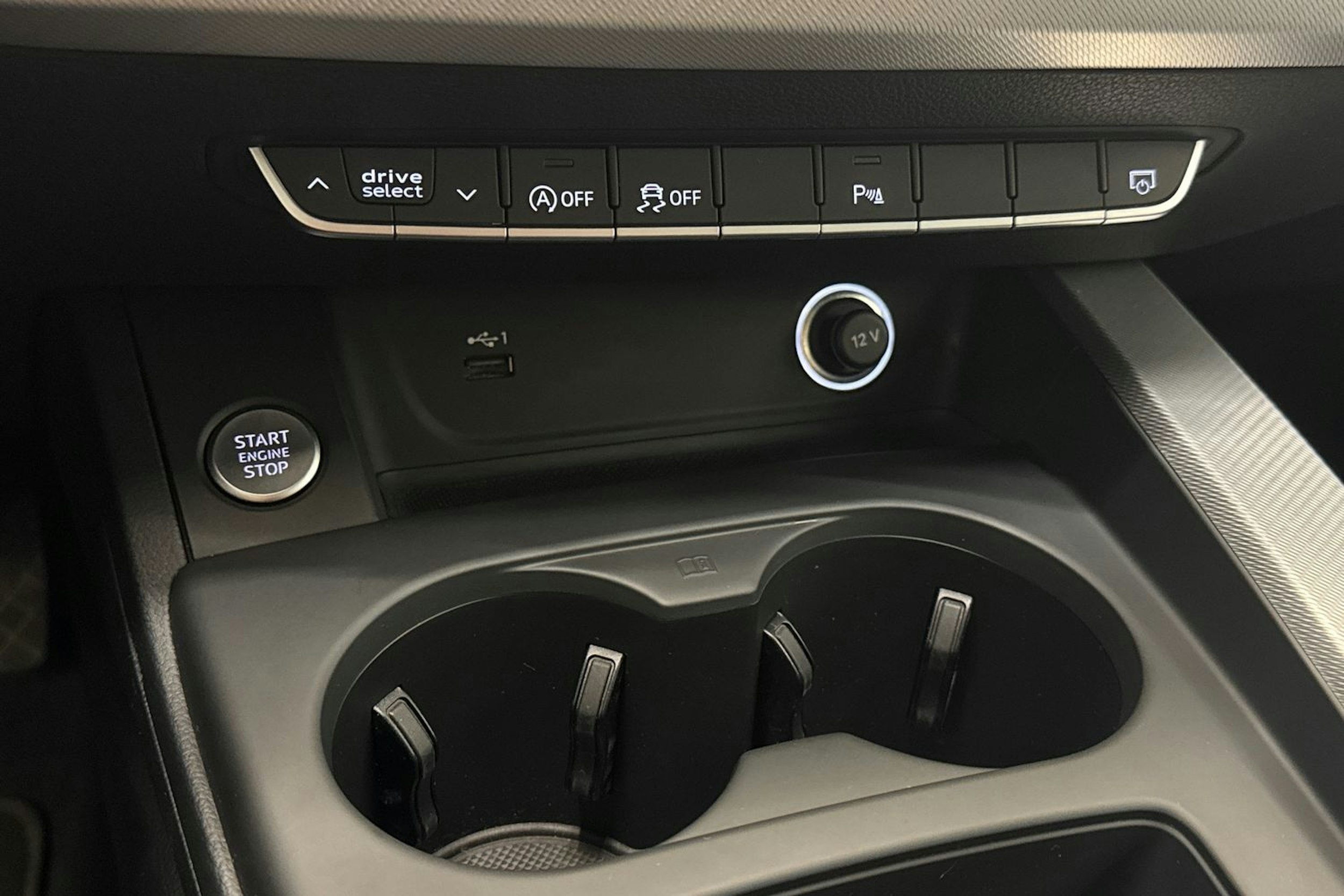 valkoinen Audi A5 2021 kuva 21.