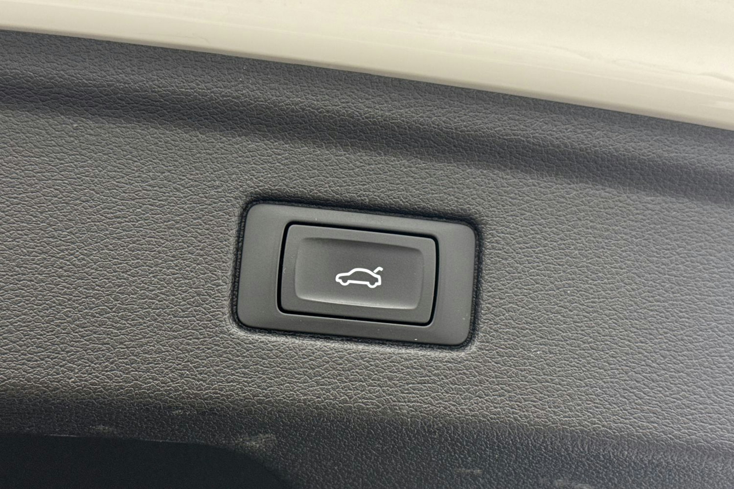 valkoinen Audi A5 2021 kuva 36.