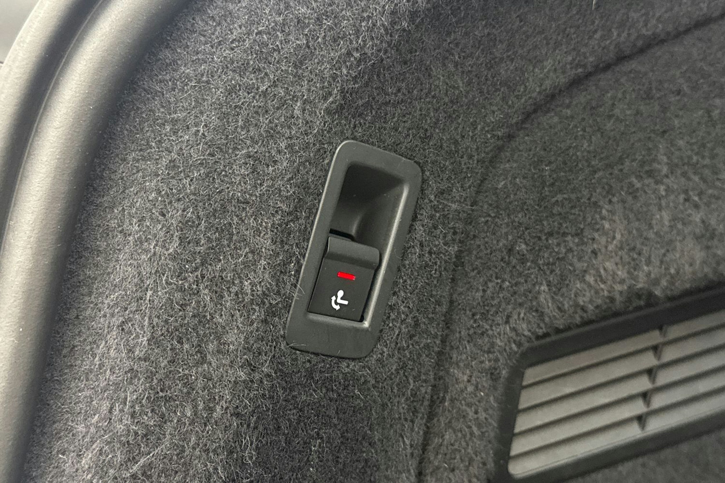 valkoinen Audi A5 2021 kuva 37.