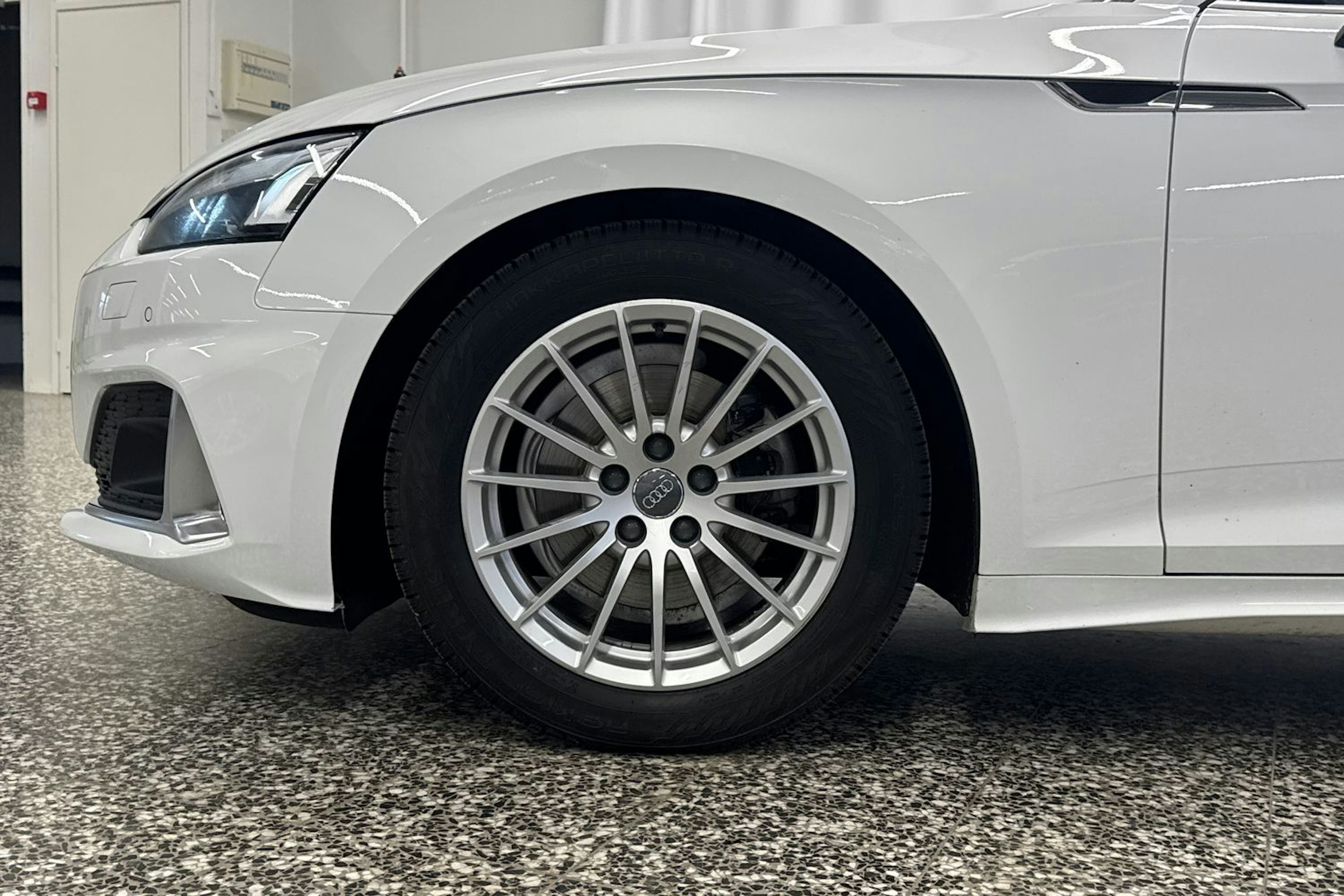 valkoinen Audi A5 2021 kuva 39.