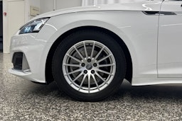 valkoinen Audi A5 2021 kuva 39.