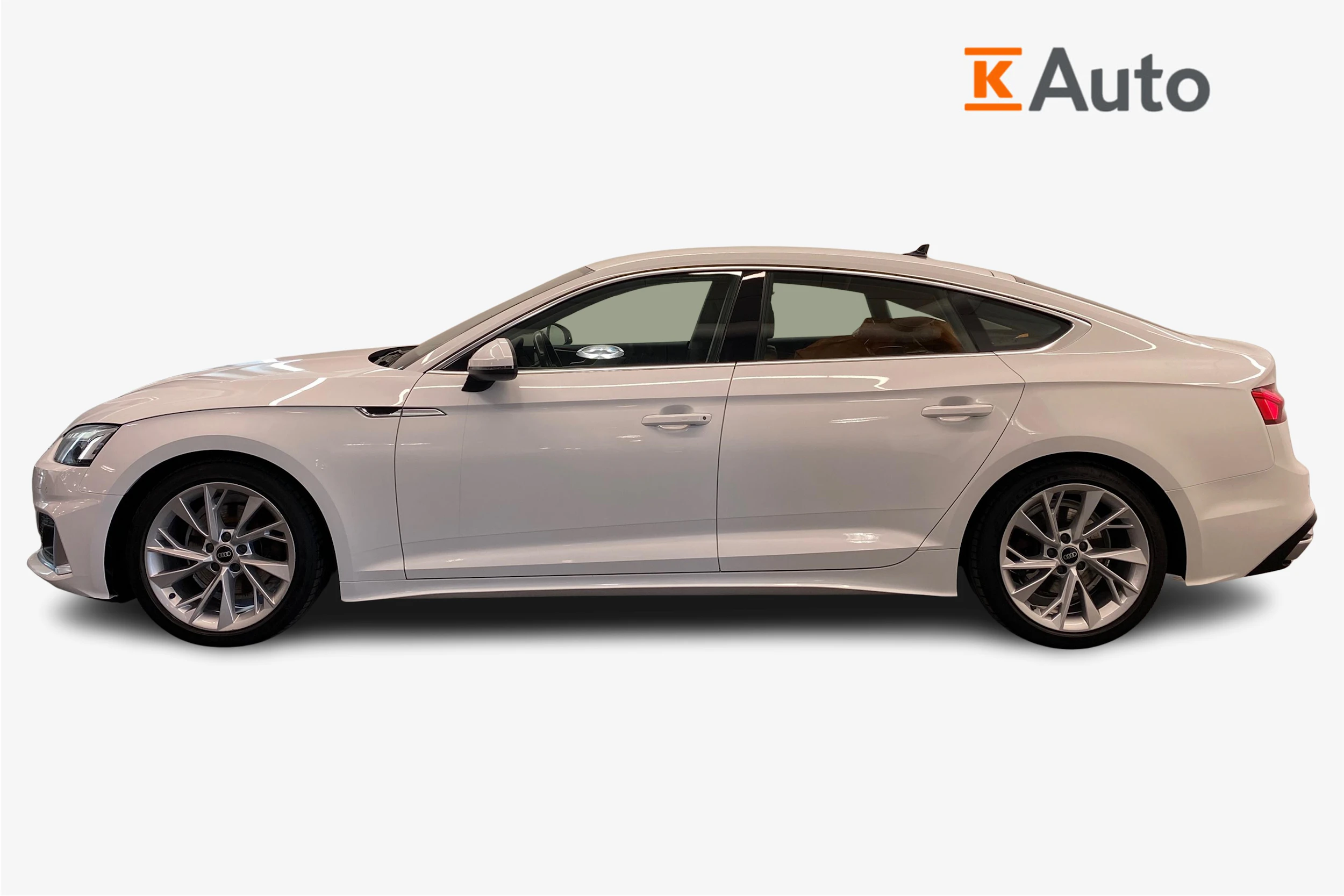 Valkoinen Audi A5 2021 kuva 5.