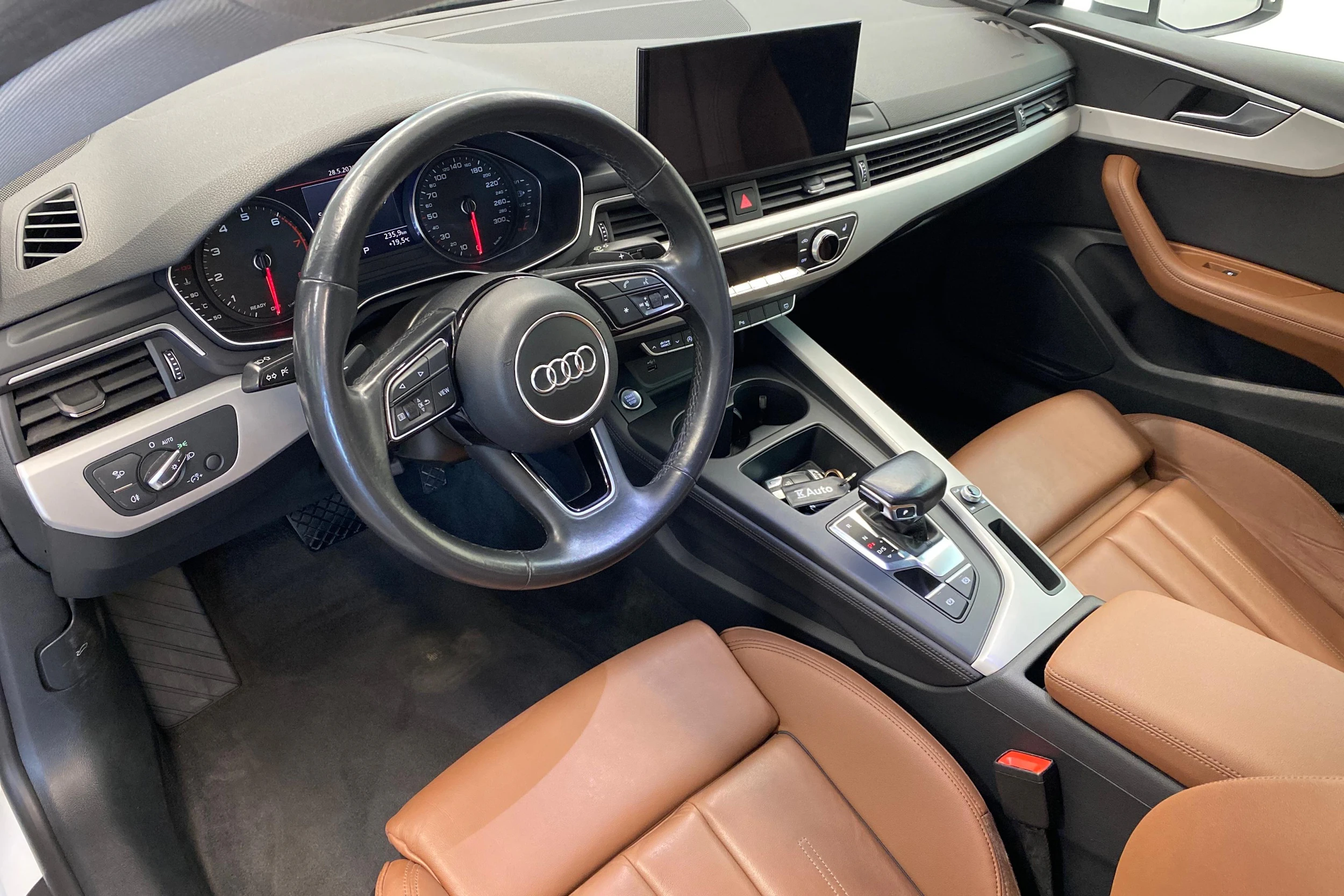 Valkoinen Audi A5 2021 kuva 6.