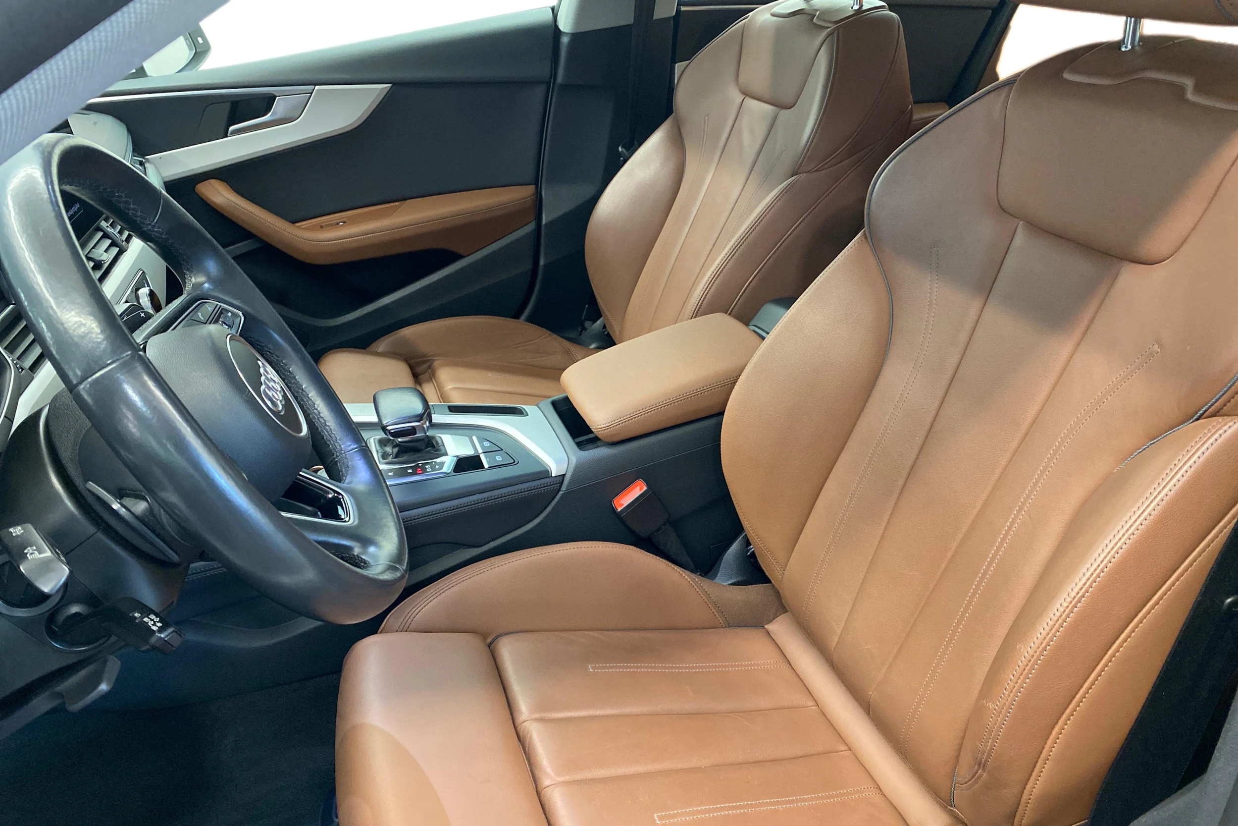 Valkoinen Audi A5 2021 kuva 8.
