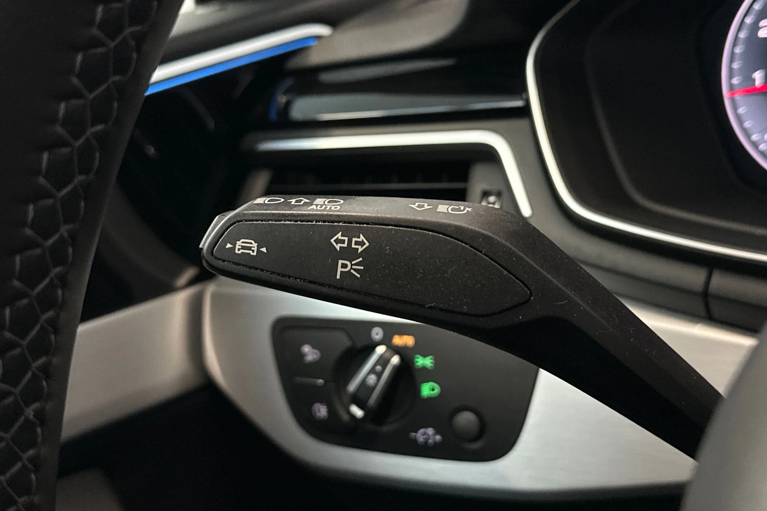 sininen Audi A5 2022 kuva 13.